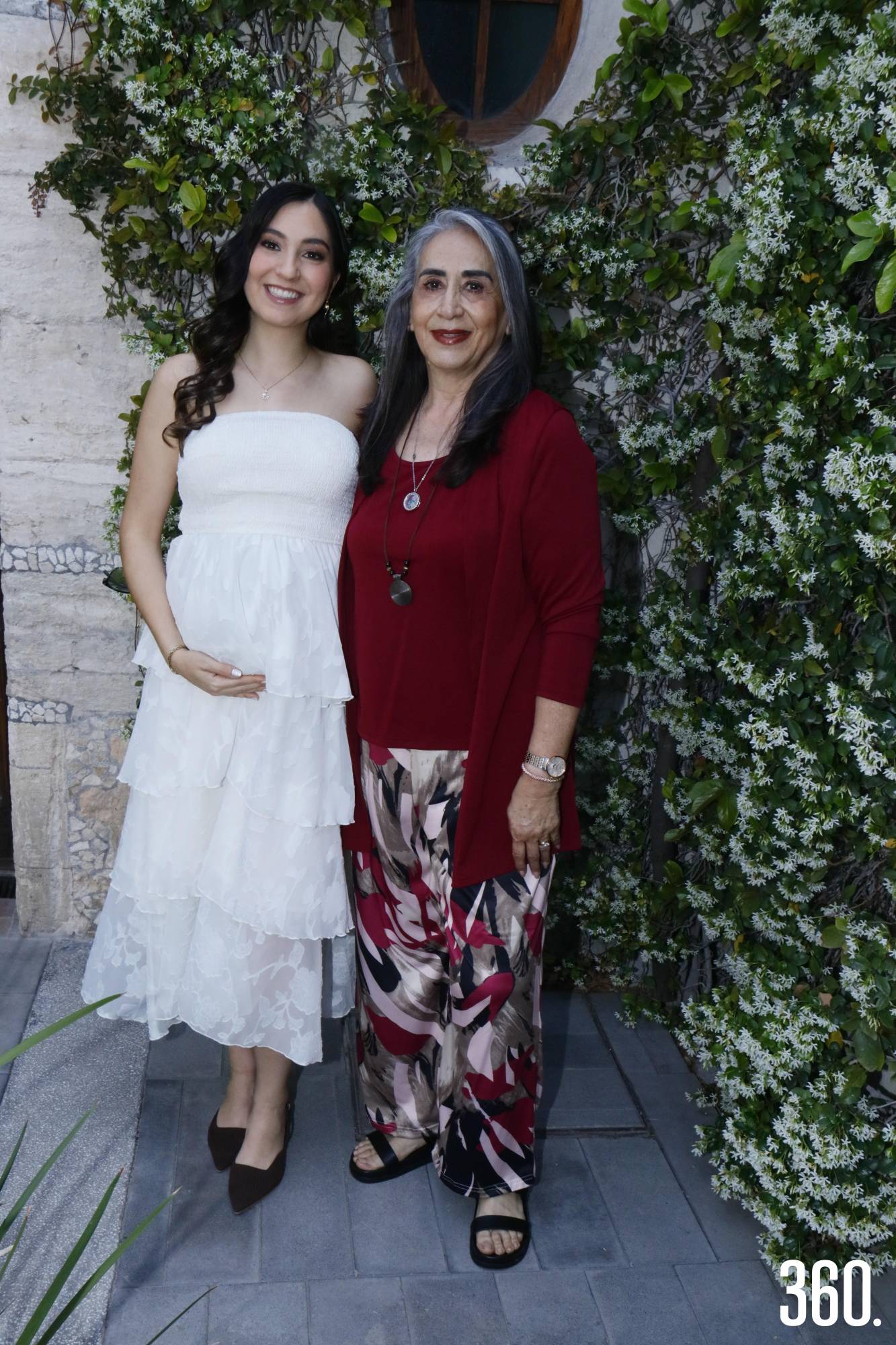 $!Edith Alanís con su madrina de bautizo, Leticia Espinosa.