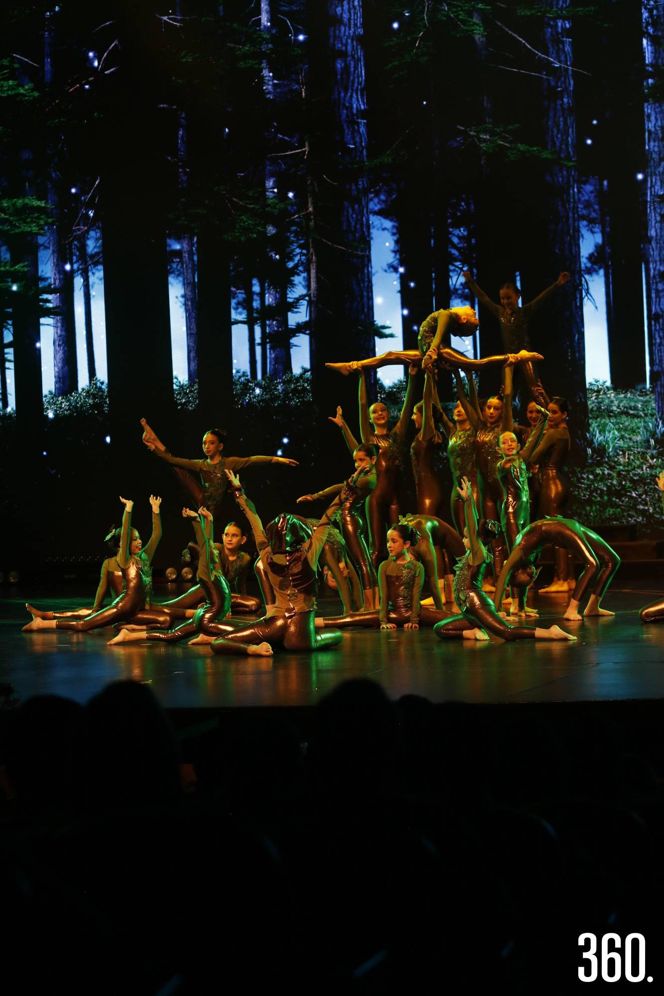 $!Con ritmo, técnica y expresión, las bailarinas llenaron el escenario de energía.