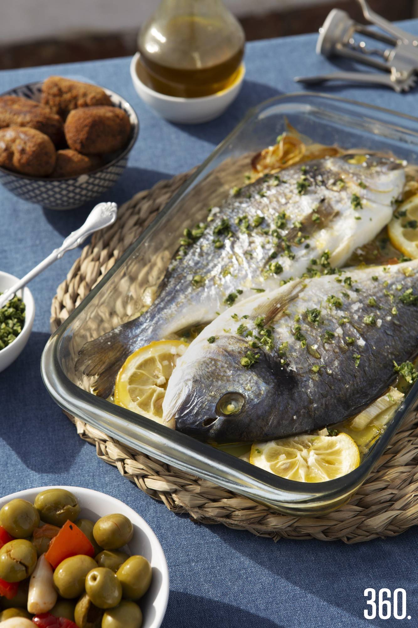 $!Pescado al horno con limón y hierbas, opción clásica.