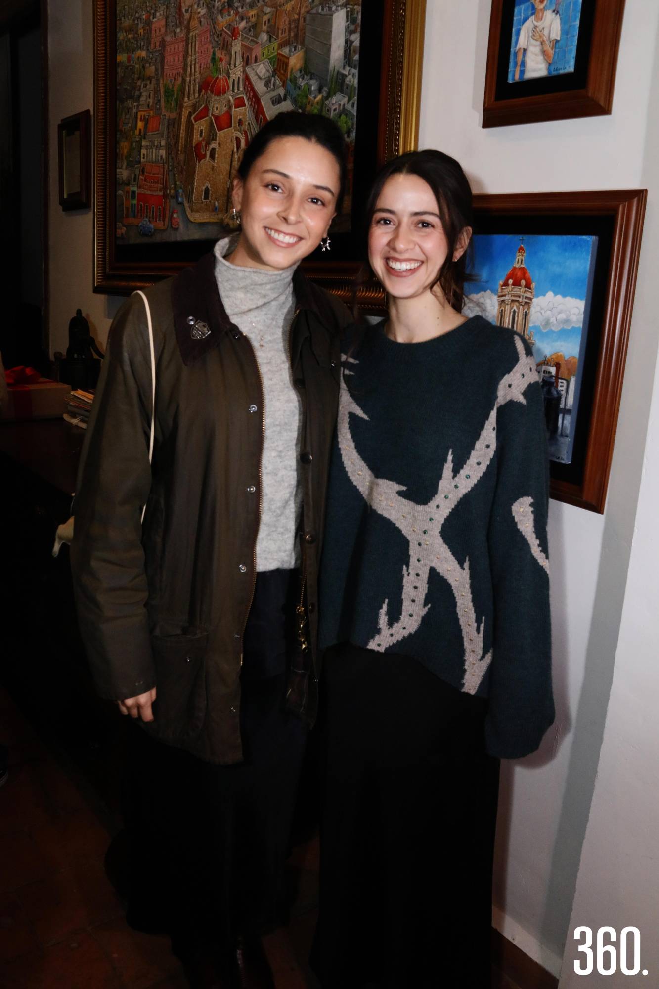 $!12 de diciembre del 2025 Revista 360._munizfra_ Hermanos Garza Fishburn Los hermanos Esteban y Garza Fishburn celebraron su cumpleaños en una gran fiesta efectuada en el edificio Antonio Dávila Ramos del Centro Histórico de Saltillo. Los hermanos Garza Fishburn Esteban y Salvador festejaron su cumpleaños dando la bienvenida a sus invitados en el tercer piso del edificio Antonio Dávila Ramos, la noche del viernes 12 de diciembre. Acompañaron al cumpleañero sus padres Rita Fishburn Olsen y José Manuel Garza, sus hermanos Emanuel y Rita Elena Garza Fishburn, amigos y familiares quiénes al llegar los felicitaban y les entregaban un obsequio. Una gran noche de convivencia con cada uno de los invitados quiénes disfrutaron de tres grupos que amenizaron el festejó además de disfrutaron de una deliciosa cena árabe y de un mixólogo que preparó diversas y deliciosas bebidas. TEXTO Y FOTOS: Francisco Muñiz. PIES DE FOTOS_FOLDER_12 Viernes_Hermanos Garza Fishburn 700f aaa. Esteban y Salvador Garza Fishburn celebraron su respectivo cumpleaños acompañados por sus familiares y amigos. 702f aaa. Rita Fishburn Olsen acompañada por Esteban y Emanuel Garza Fishburn, Ana Celia Aguirre, Ángela Garza, Salvador y Rita Elena Garza Fishburn. 703f aaa. José Manuel Garza con sus hijos Emanuel, Esteban, y Rita Elena Garza Fishburn. 704f aaa. Emanuel Garza Fishburn, Eduardo Garza, José Manuel Garza, Esteban y Salvador Garza Fishburn acompañados por Arturo Reveles y Joel Martínez. 705f. 705f aaa. Emanuel, Esteban, Salvador y Rita Elena Garza Fishburn. 706f aaa. Salvador y Rita Elena Garza Fishburn. 707f aaa. Gabriel Ramos, Esteban Garza Fishburn y Armando Castilla Galindo. 708f aaa. Gabriel Ramos, Rita Elena Garza Fishburn y Luis Miguel Dorador. 709f aaa. Esteban Garza Fishburn y Luisa Fernanda Guerra Castilla. 710f. Kena Bustillos, Rita Elena Garza Fishburn, Aracely Peña, Gabriela Möeller y Carolina Santana. 711f. Laurent Panis, José Manuel Garza y Luis Miguel Dorador. 712f. Rogelio Echavarría y Camila Fuentes. 713f. Maribel Fantini y Joel Martínez. 714f. Honorio Peñazul, Eduardo Garza y Arturo Reveles. 715f. René Martínez, Osvaldo Fuentes y Omar Flores. 716f. Diana Lugo, Alfonso Ballesteros y Edgar López. 717f. Gabriela, Priscila Orta y Jesús de la Mora. 718f. Alejandro Bazaldúa y Norma Martínez. 719f. Emanuel Garza Fishburn, Alejandro Bazaldúa y . 720f. Deyanira Tarno y Gabriela Möeller. 721f. Aracely Peñaloz, Carolina Santana y Maribel Fantini. 722f. Víctor Oropeza, Perla Rodríguez y Emanuel Alcántara. 723f. Edmundo Nuncio y Alejandro Bazaldúa. 724f. Verónica, Karen y Dalia Oropeza. 725f. Esteban recibió la felicitación de parte de Jorge Martínez. 726f. Laurent Panis y Kena Bustillo. 727f aaa. Angela y Emanuel Garza acompañados por Ana Celia Aguirre. 728f. Rodolfo Garza, Roberto Cantú, Antonio Durón y Omar Pineda. 729f. Salvador Álvarez y Haedy Contreras. 730f. Gerardo Ruis Smith y Fernanda Arreola. 731f. Alejandro Cárdenas, Eugenia Panis, Ary Olguín, Emanuel Esteban y Angéla Garza Aguirre. 732f. Rossana Martínez y Alán Escobedo. 733f. Chente Tapia, Alejandro Arizpe, Juan Valdés y Roberto Rojas. 734f aaa. Fabio Gentiloni Arizpe, Esteban Garza Fishburn y Marifer Pérez. 735f. Diego Rocha y Héctor Vargas. 736f. Luis Fernanda Guerra Castilla y Valeria Flores. 737f. Esteban Garza Fishburn y Luis Fernanda Guerra Castilla. 738f aaa. Sebastián Arizpe y Luisa Fernanda Guerra Castilla. 739f aaa. Ana Salas, Nacho Valdés y Deyanira Tarno. 740f. Salomón Abedrop y Eduardo Garza. 741f. Chente Tapia, Mariza de la Rosa y Esteban Garza Fishburn. 742f aaa. Claudia Prado y Carolina Santana. 743f aaa. Sergio y Mariana Pedraza. 744f aaa. Angélica Maldonado y Emiliano Sánchez. 745f aaa. Honorio Peñazul, Joel Martínez, Eduardo Garza, Armando Castilla Galindo y Arturo Reveles.