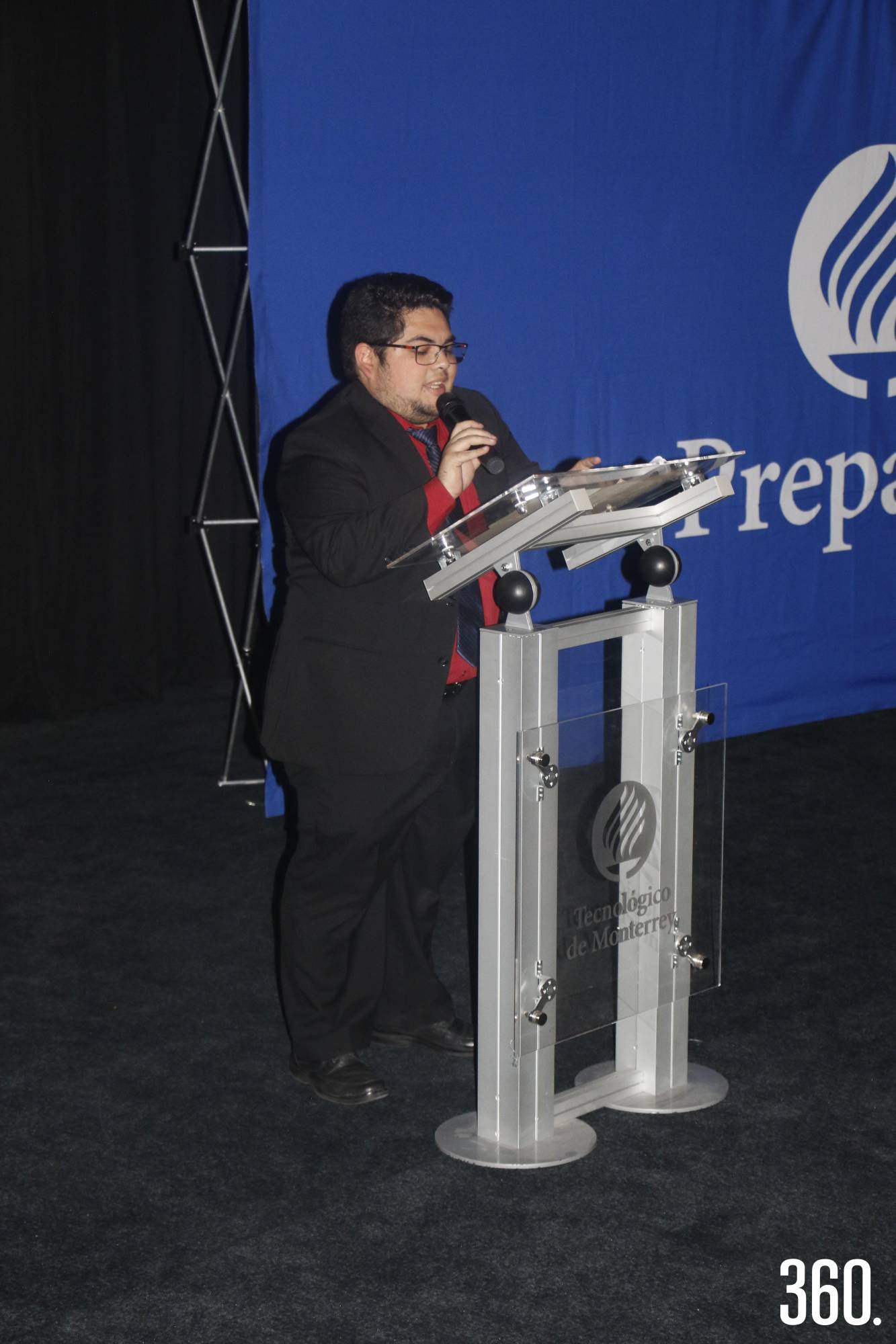 $!Profesor Raúl Hernández, maestro de ceremonias.