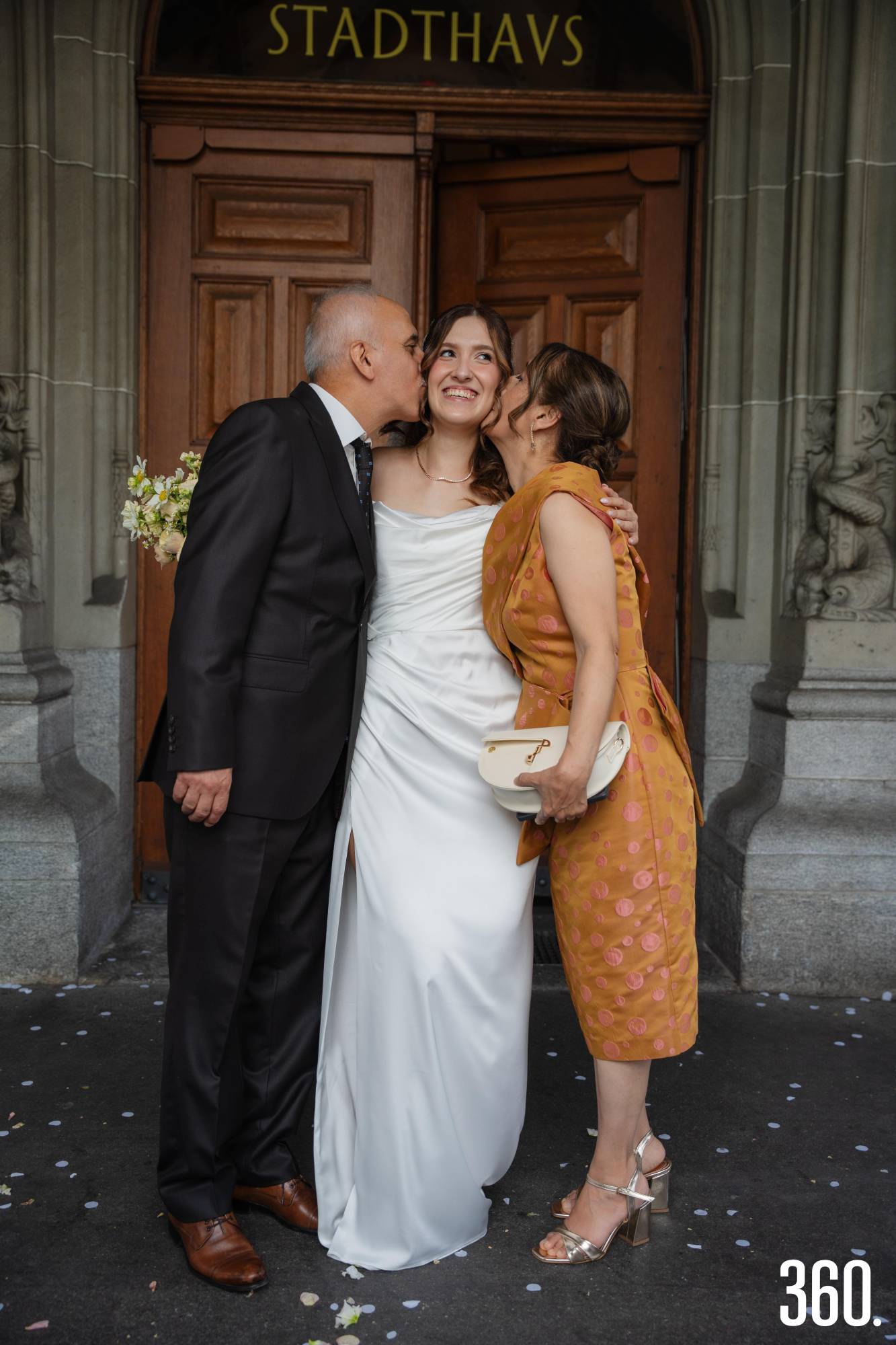 $!Zeynep con sus padres, Gülçin e Ihsan Eyibak.