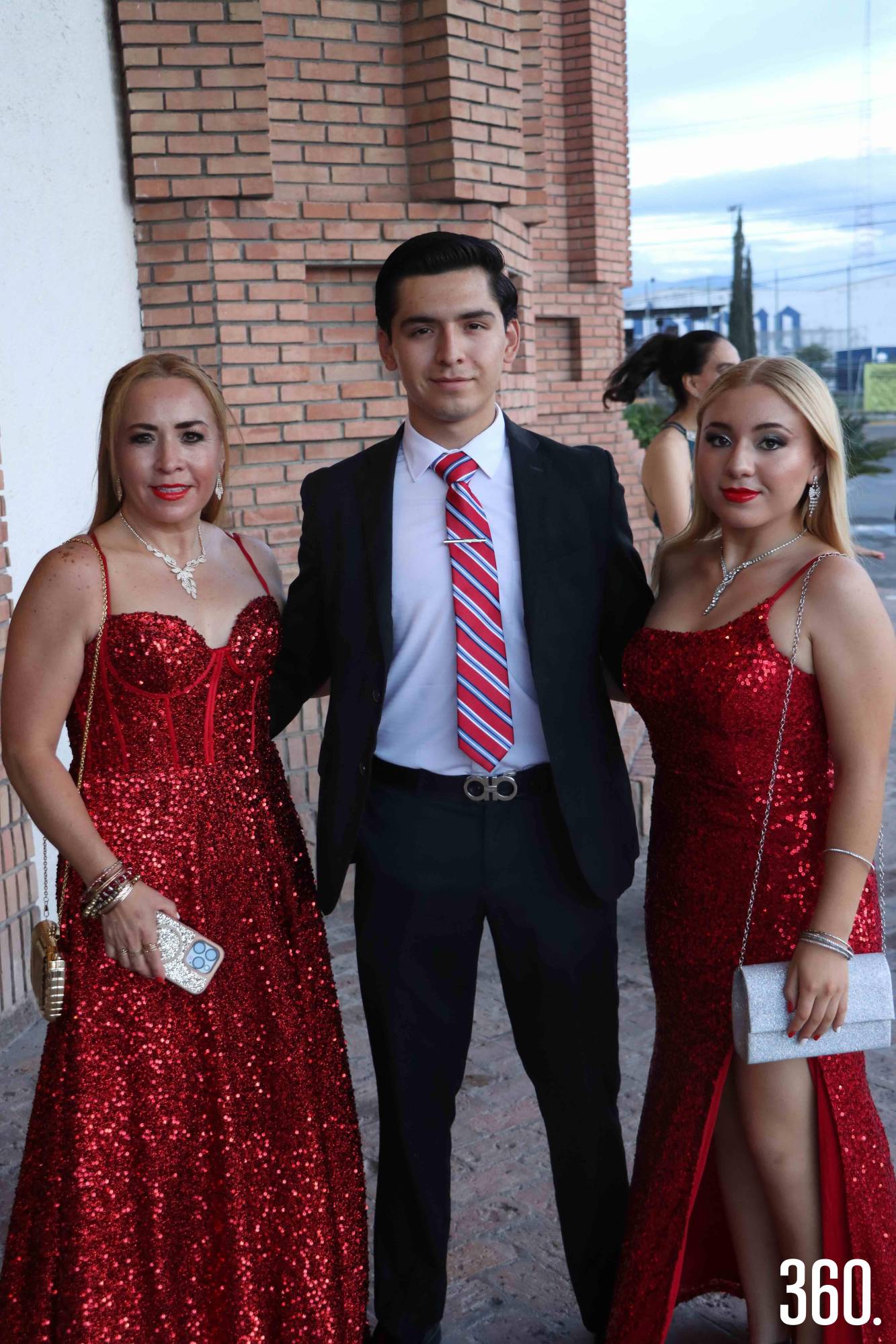 $!SE GRADÚAN DE SECUNDARIA EN EL COLAM