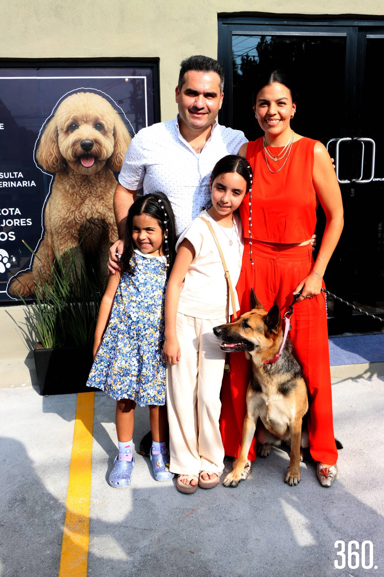 $!Familia Barrera Granadino con Helga.