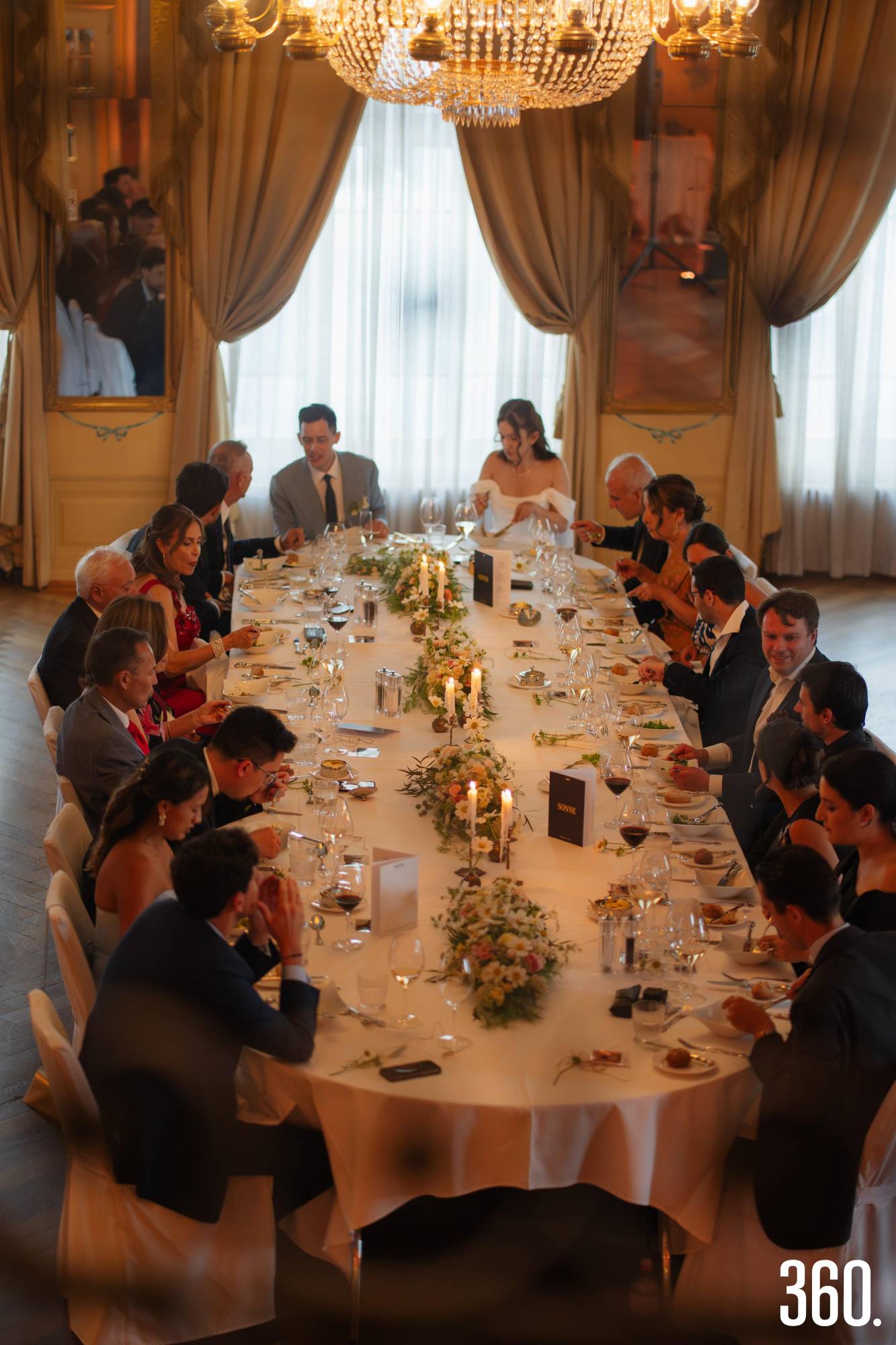 $!Los recién casados con sus invitados.