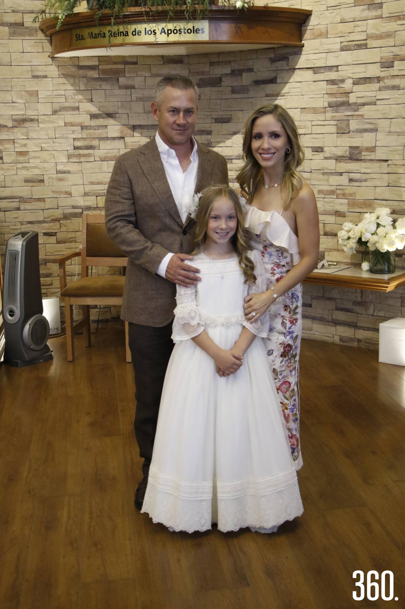 $!Emilia Morales con sus padres, Mario Morales y Esthela Cantú.