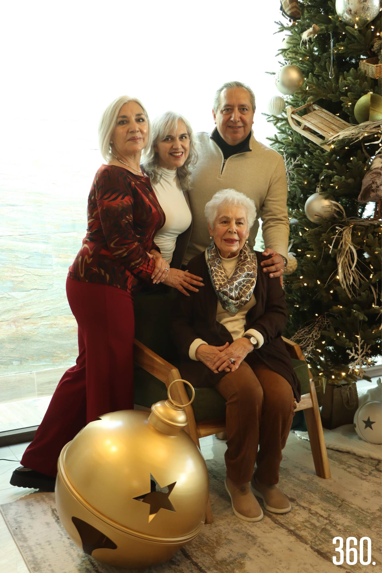 $!Lupana con sus hijos, Lupita, Liliana y Edgardo Damián.