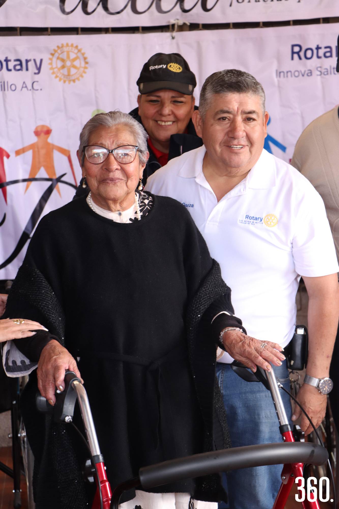 $!Domitila Molina recibió una andadera.