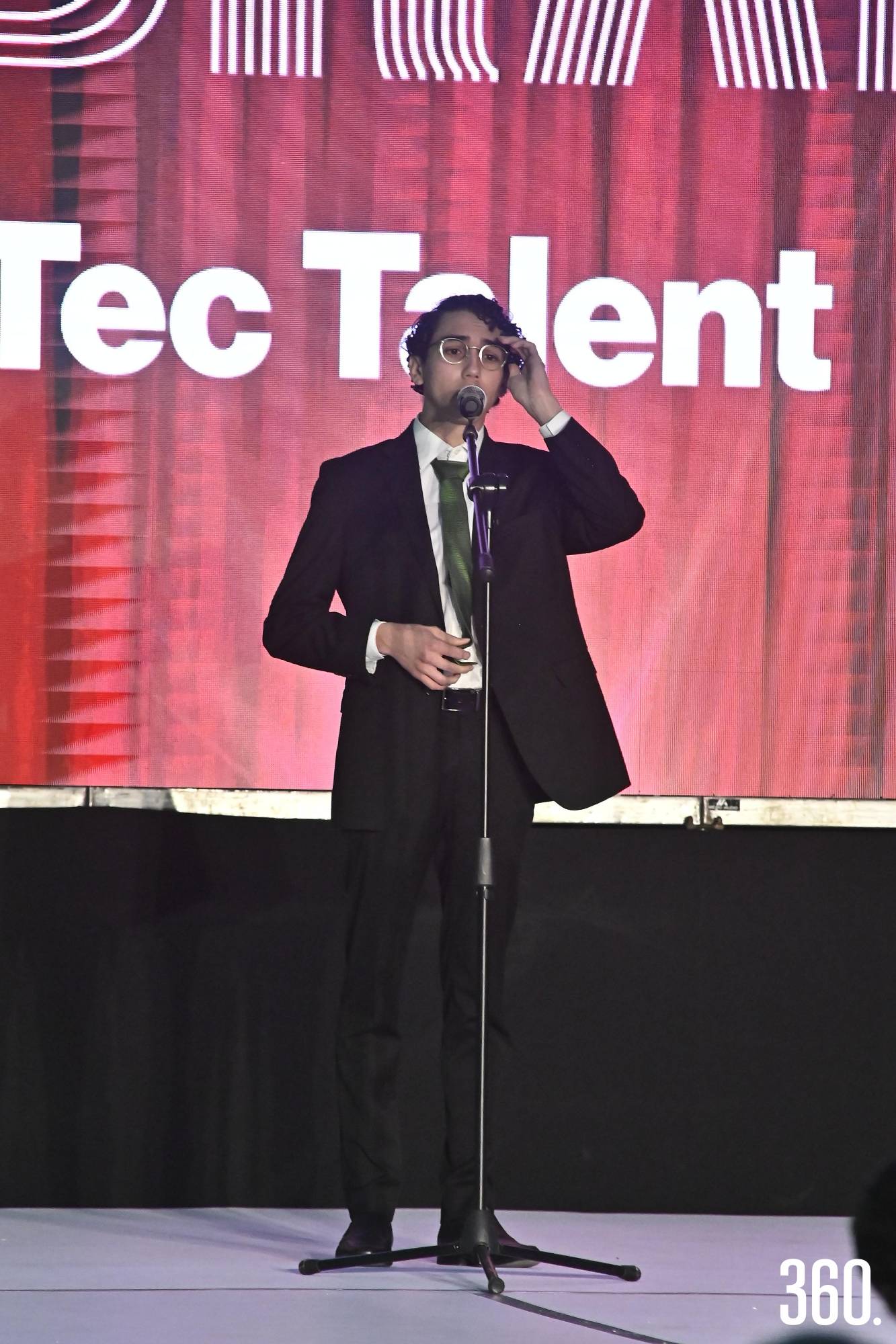 $!Bruno interpretó una canción de Pedro Infante llamada El rebozo.