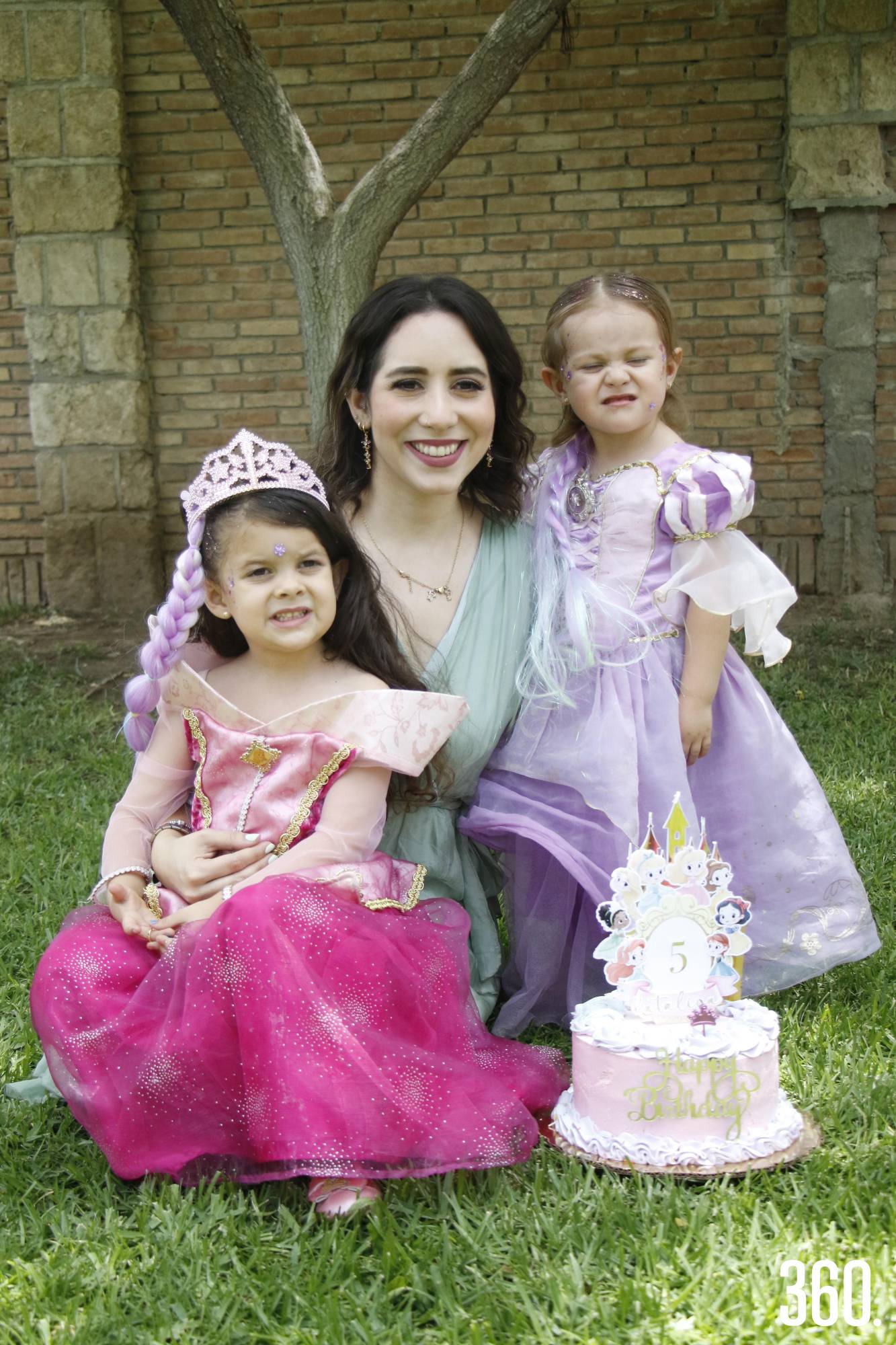 $!Katalina con su mamá, Paulina de la Torre y su hermana, Loretto Randall.