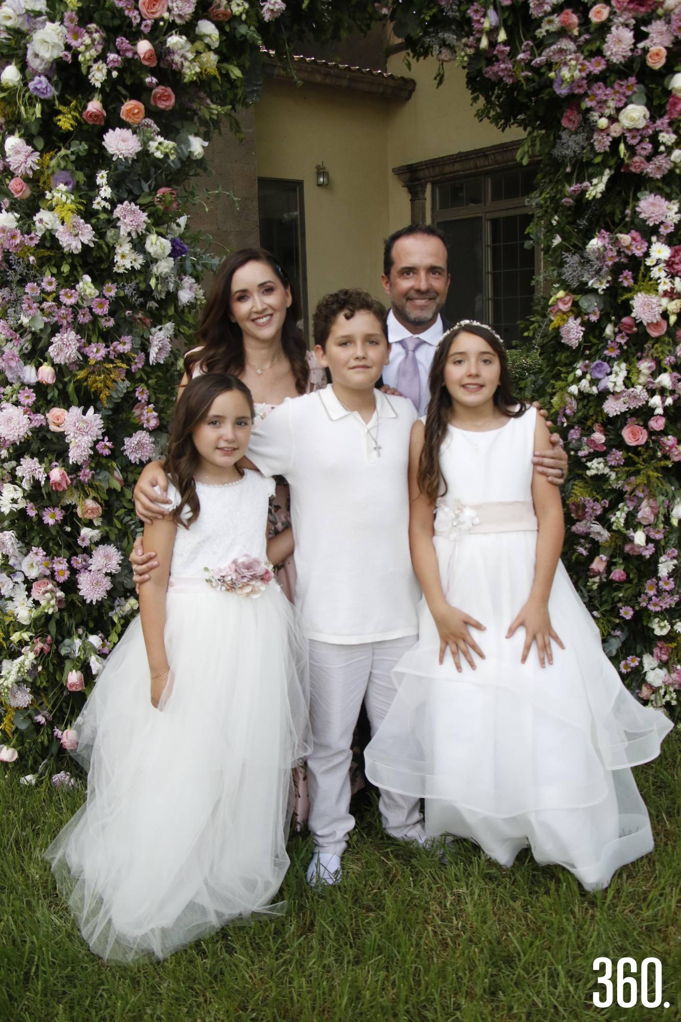 $!Isabella y Sofía con sus papás, Sofía López y Arturo Ferrer y su hermano Arturo Ferrer.
