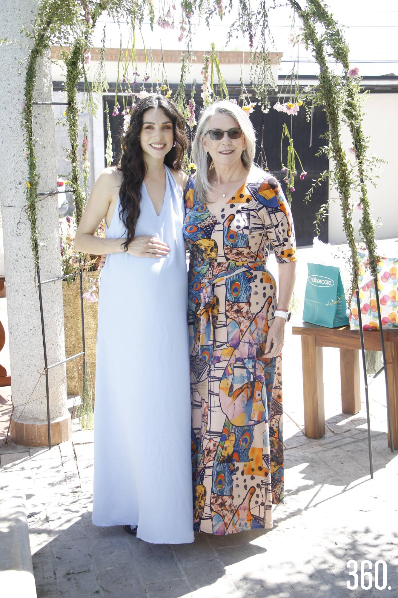 $!Ivonne con su madre, Alina Arreola.