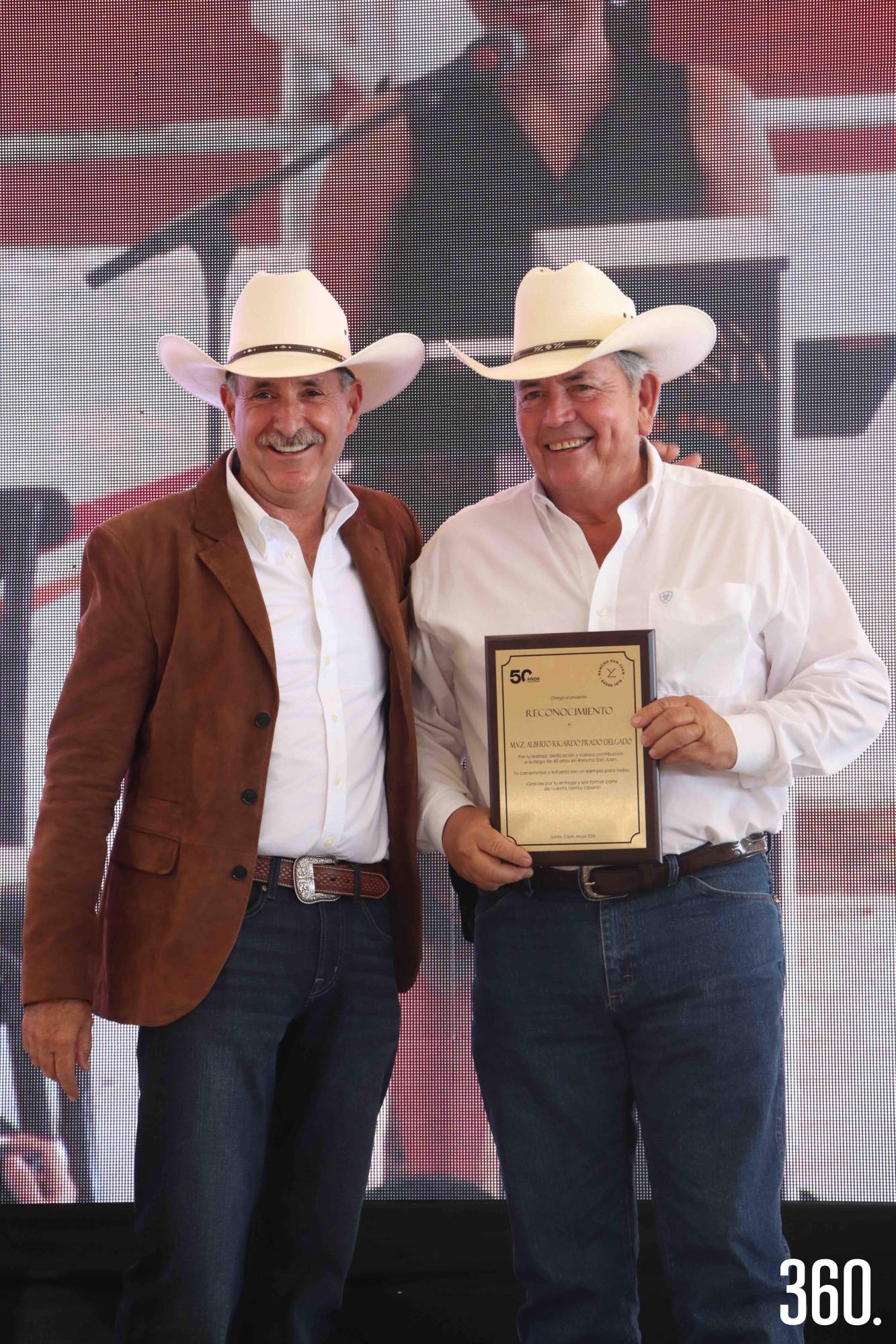 $!Reconocimiento a Alberto Prado, por sus 40 años de servicio.