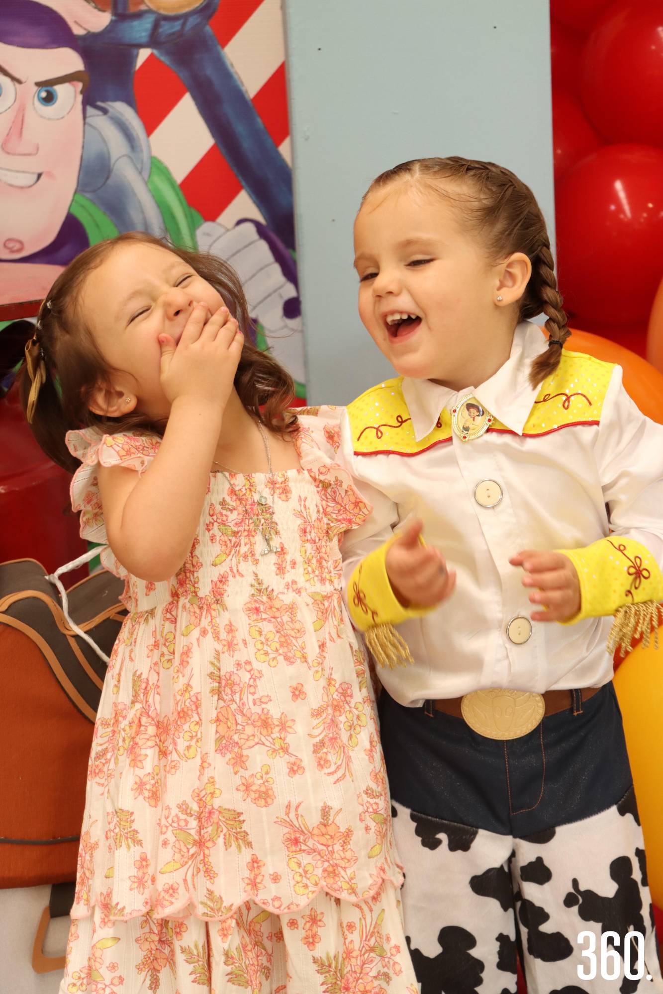 $!Alessa Wah y Elena Ruiz.