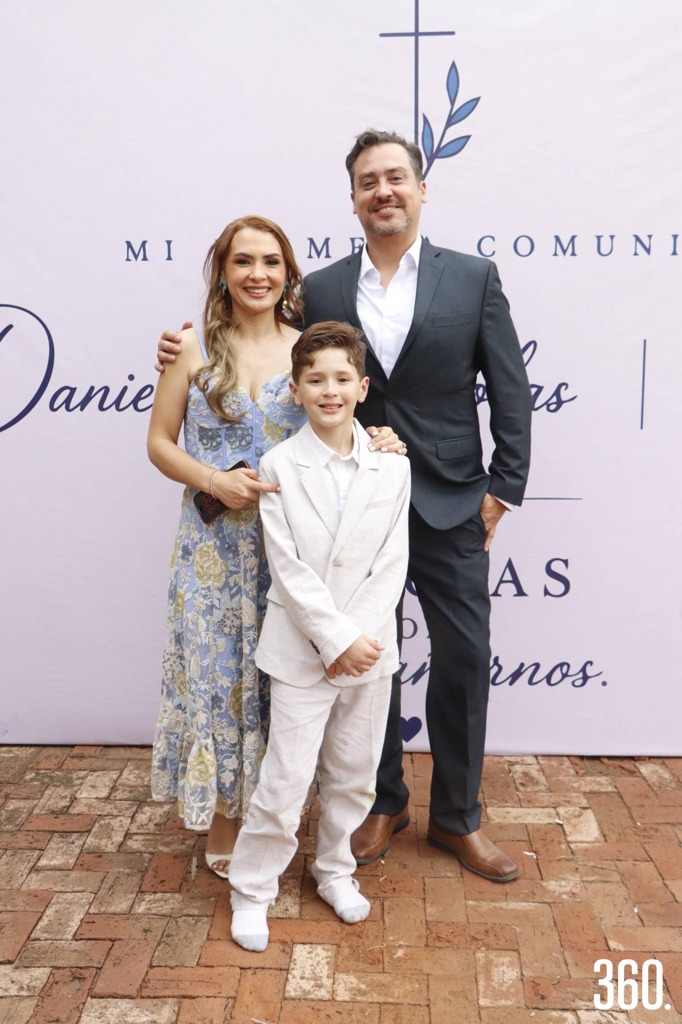 $!Rafael con sus padres, Cynthia Armendáriz y Mauricio Villarreal.