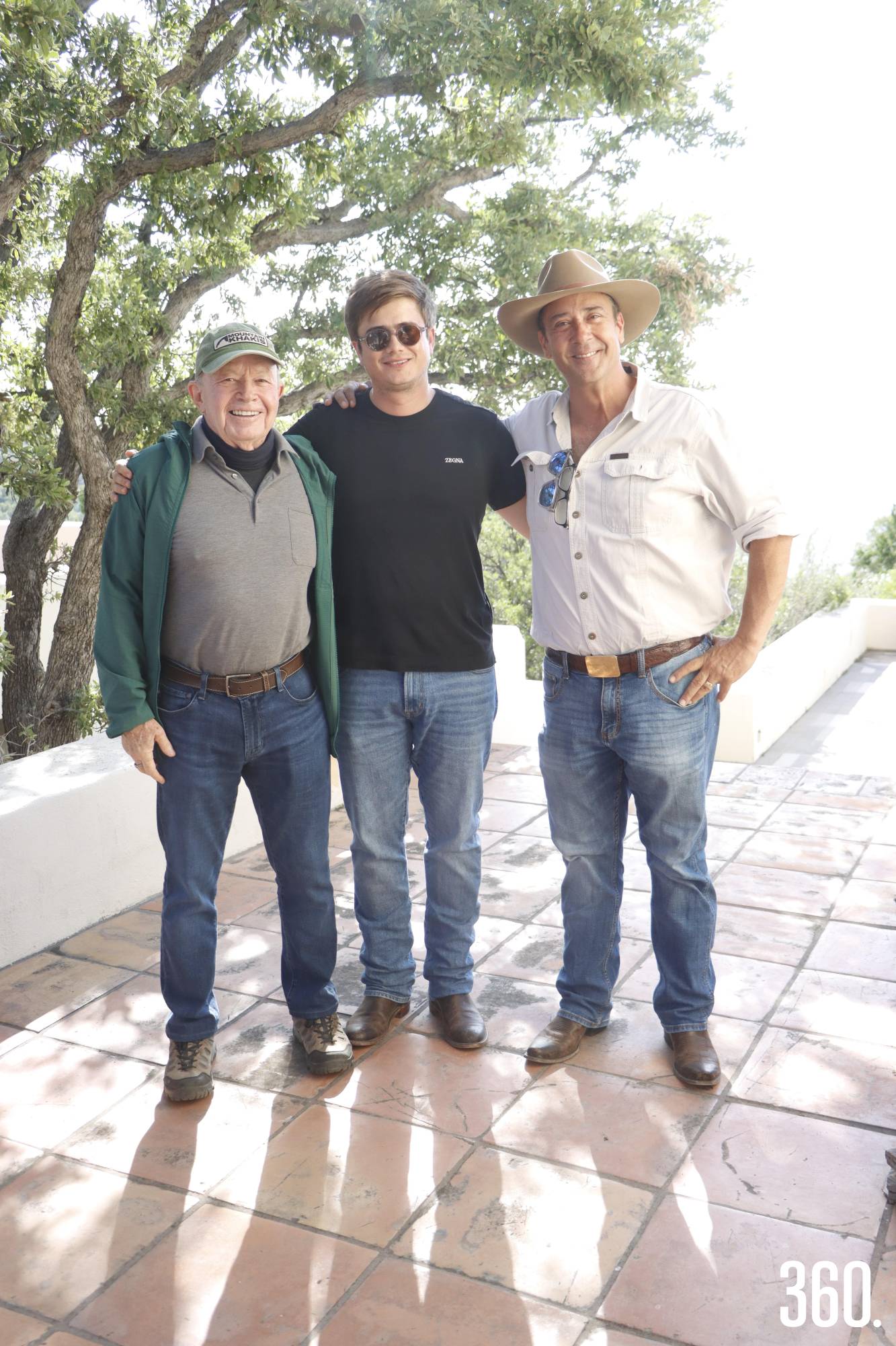 $!Sebastián con su papá, Alejandro Arizpe, y su suegro, Juan Carlos Guerra.