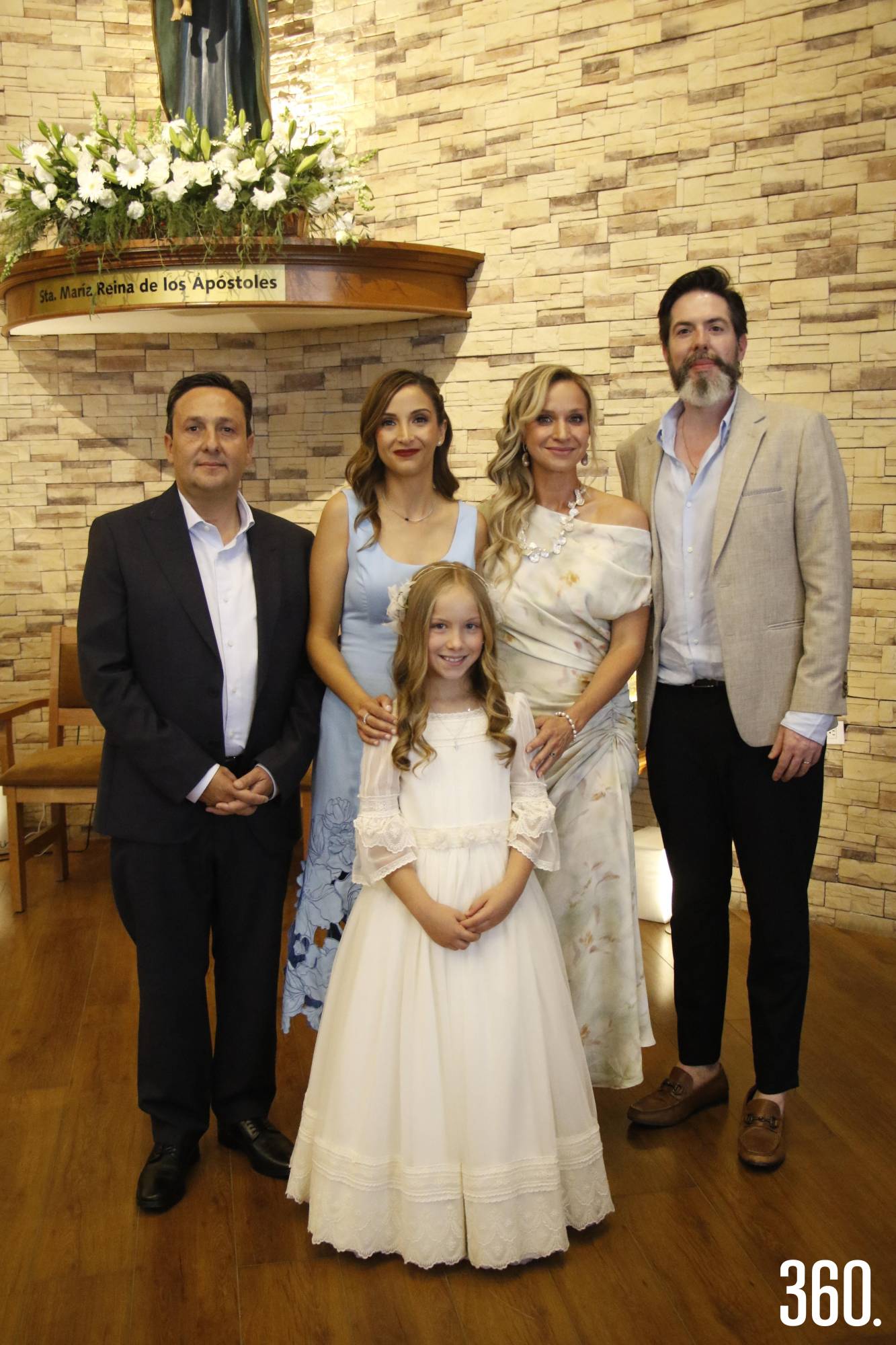 $!Emilia Morales con sus padrinos, Rodrigo Moreno, Marcela Rodríguez, Mariángela González y Cafi Ferreira.