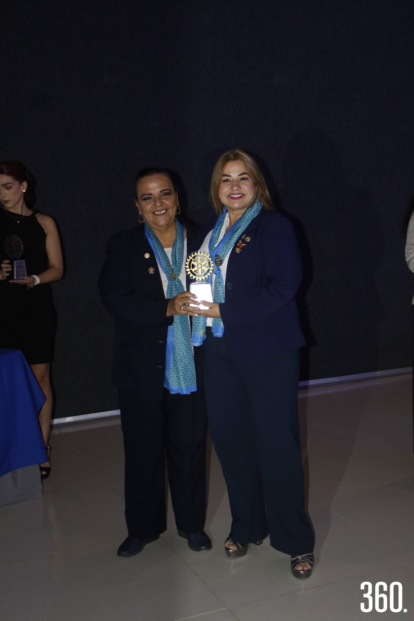 $!Irina Rodríguez recibe reconocimiento.