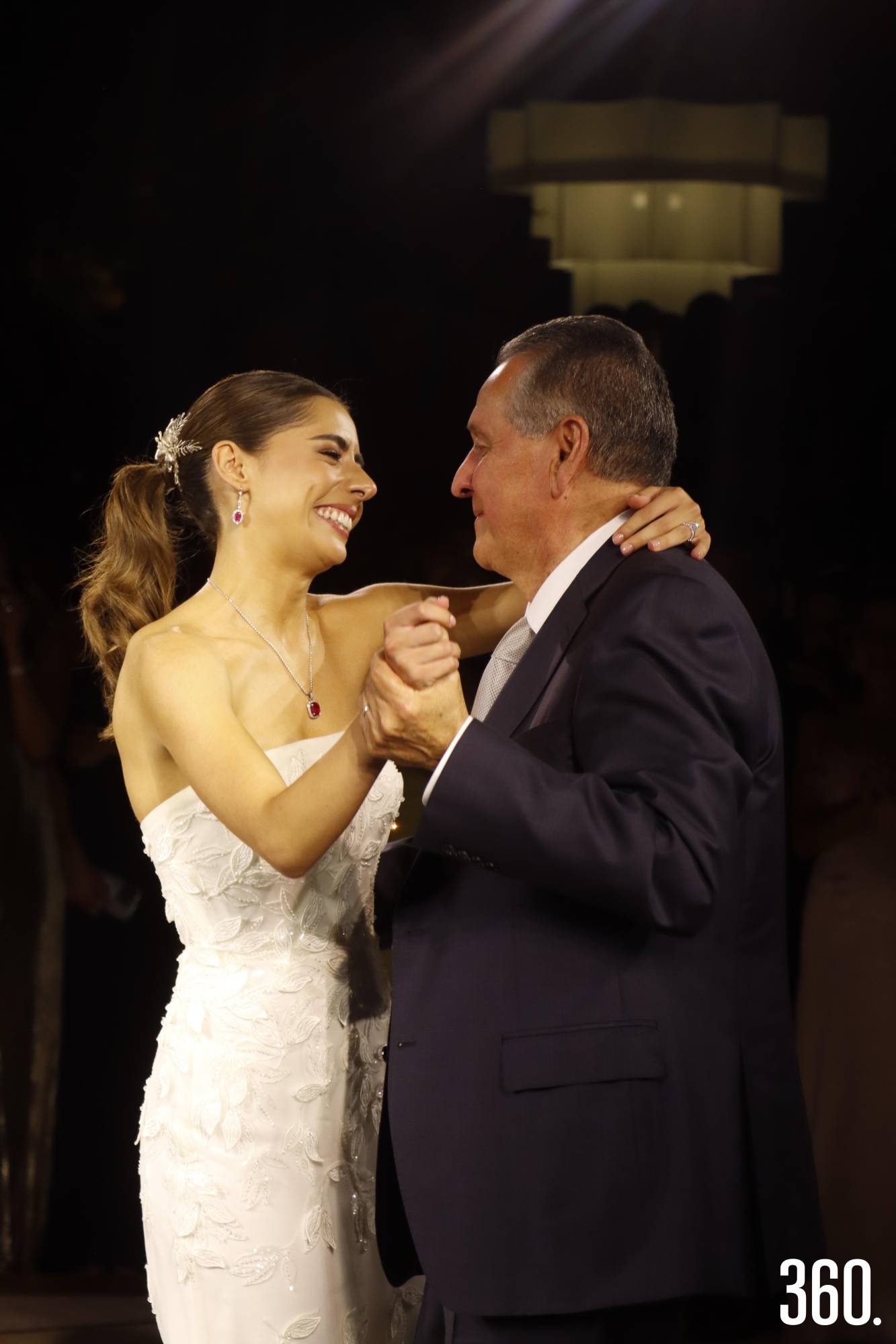 $!Gabriela bailando con su abuelo.