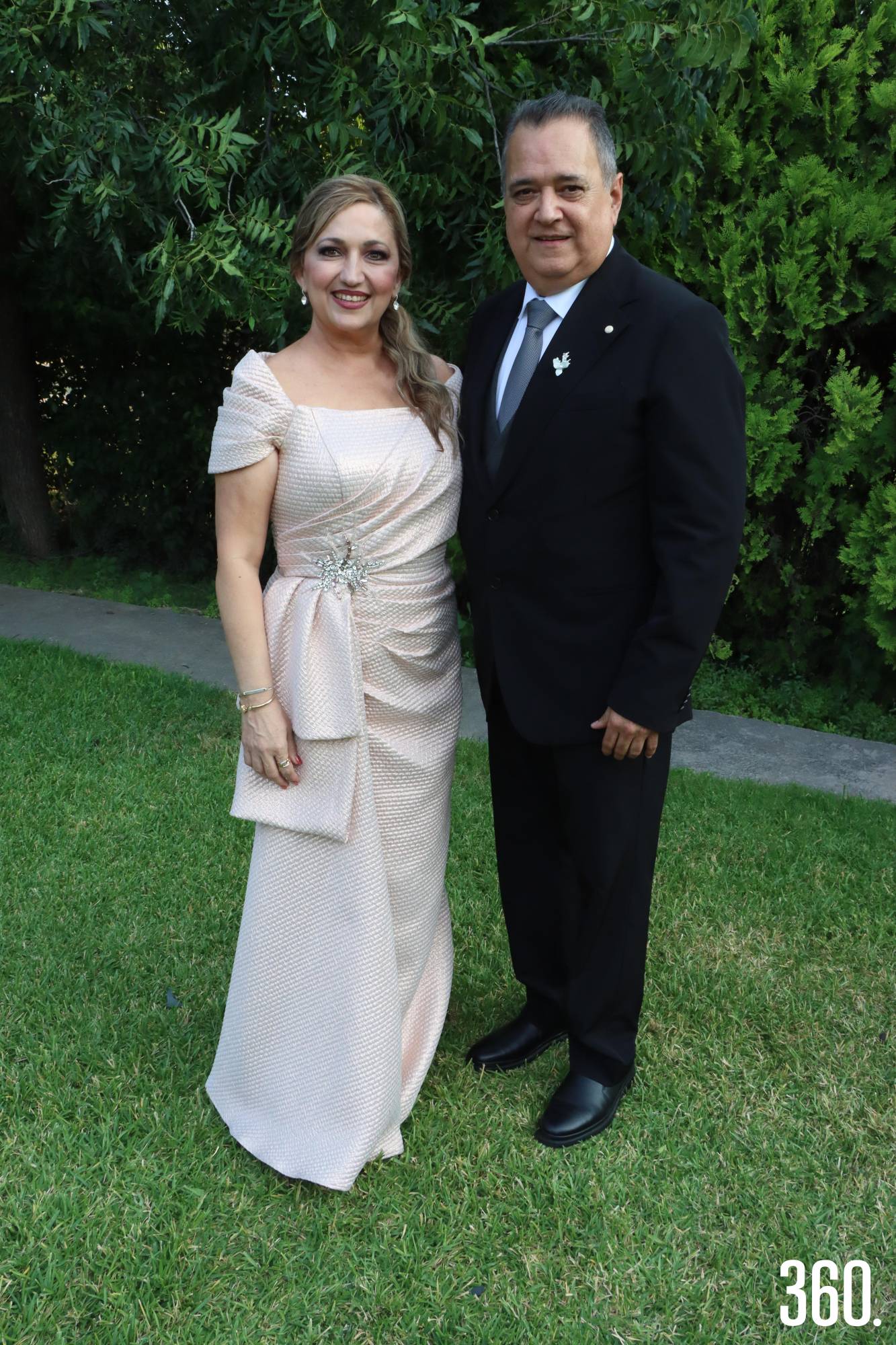 $!Carmen Villarreal y Santiago Montalvo, padres del novio.