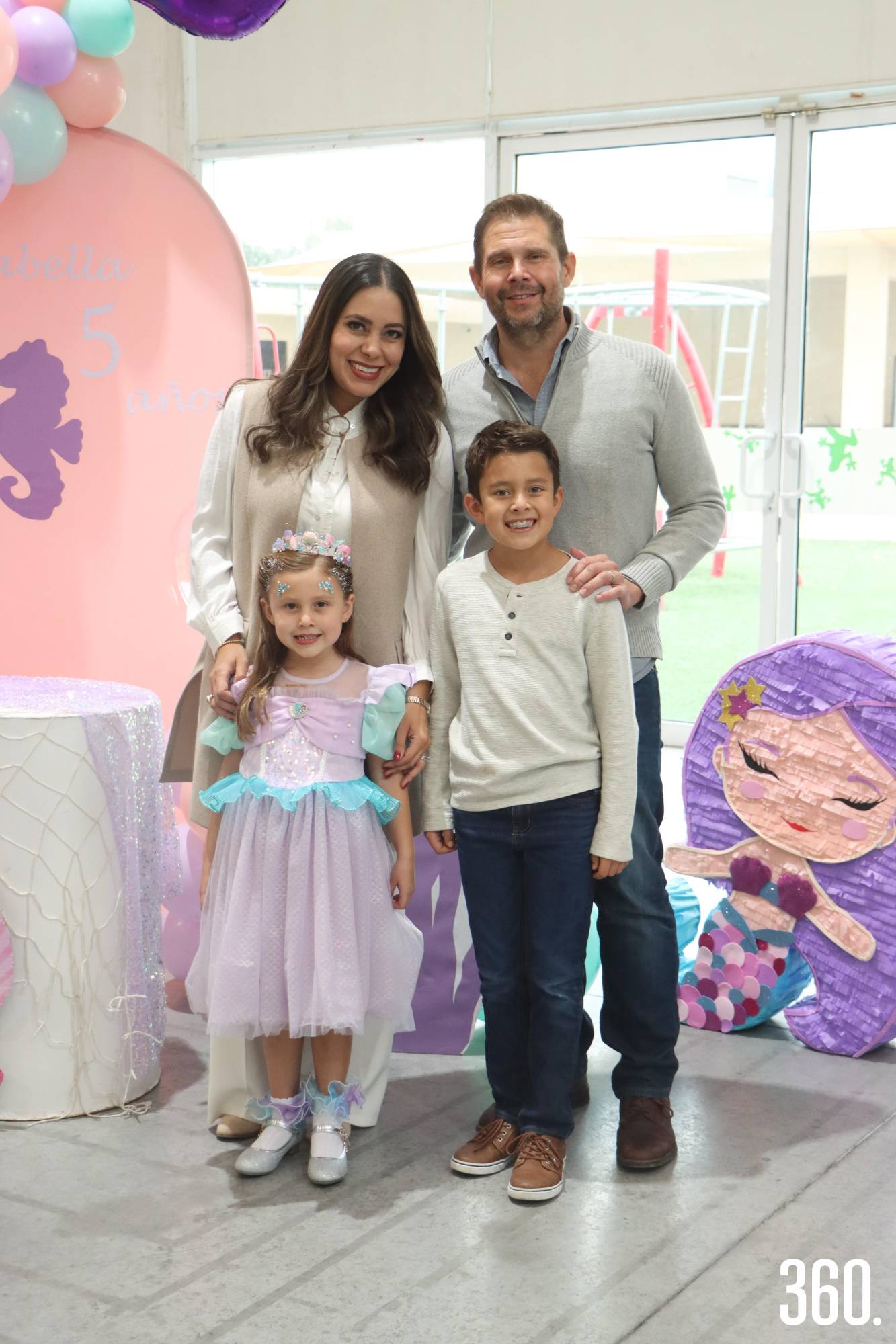 $!Isabella con sus papás, Daniela Aguado y Daniel Galleher y su hermano Sebastian Galleher.