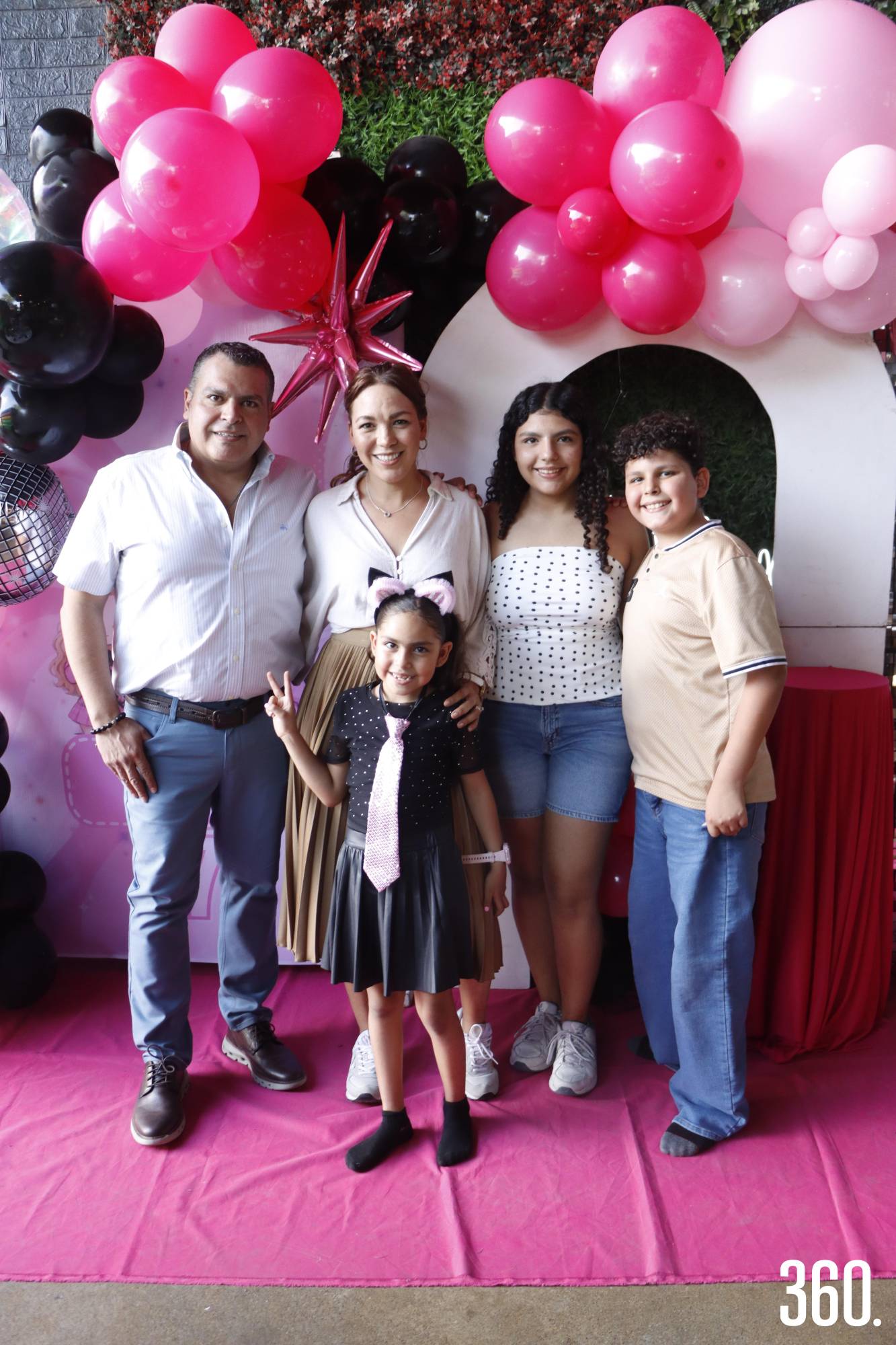 $!Sara con sus papás, Pablo Abugarade y Sandra Pérez y sus hermanos, María José y Pablo Abugarade.