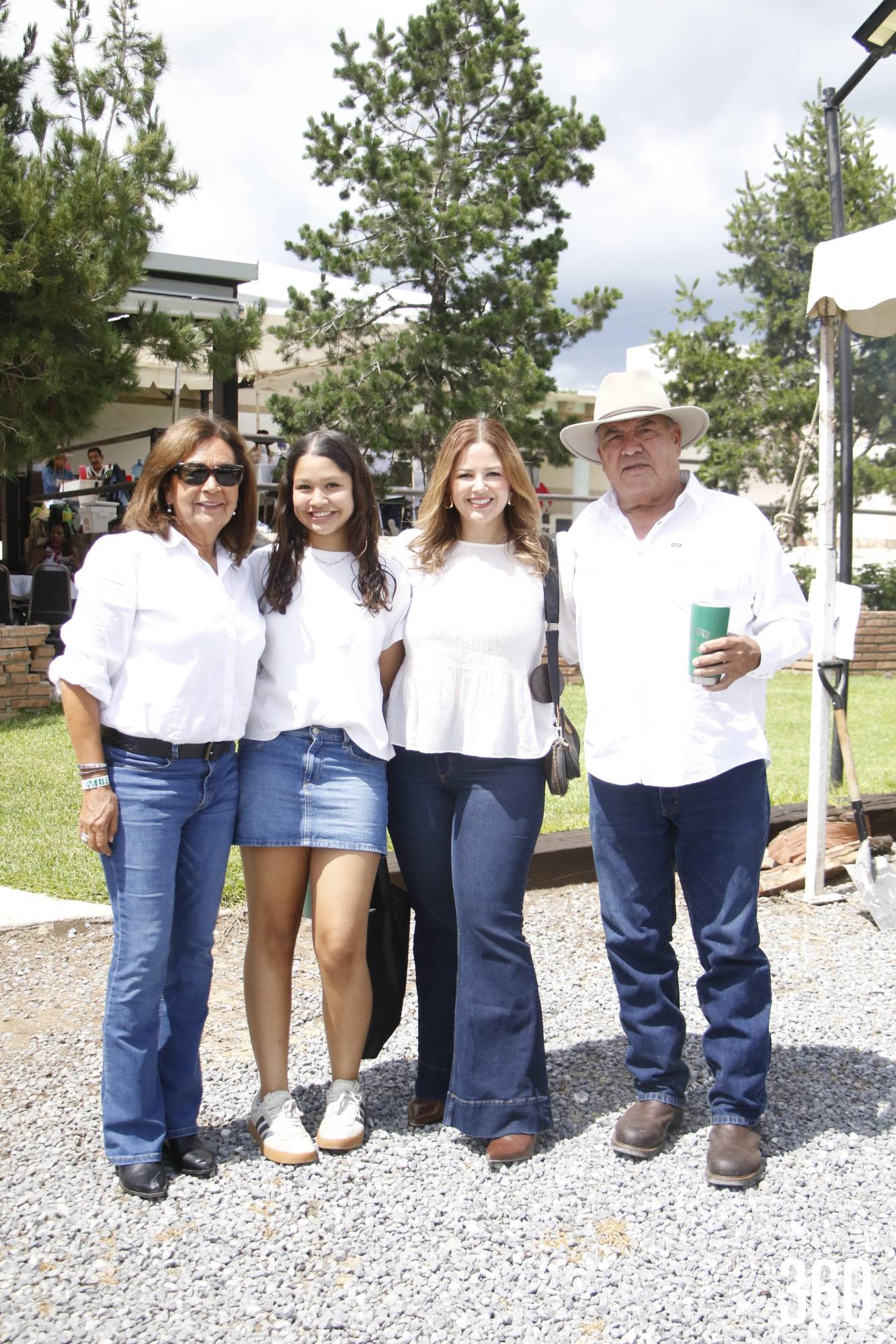 $!Mónica Ventura, Ana María Vigil, Mariana y Luis Gerardo Cabello.
