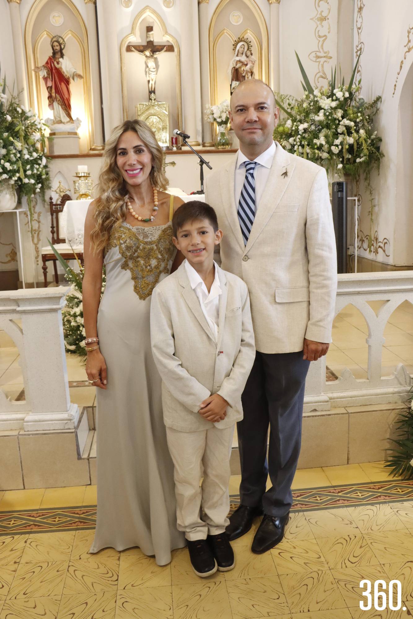 $!Nicolás con sus padres, Daniela José y José Ramón Leal.