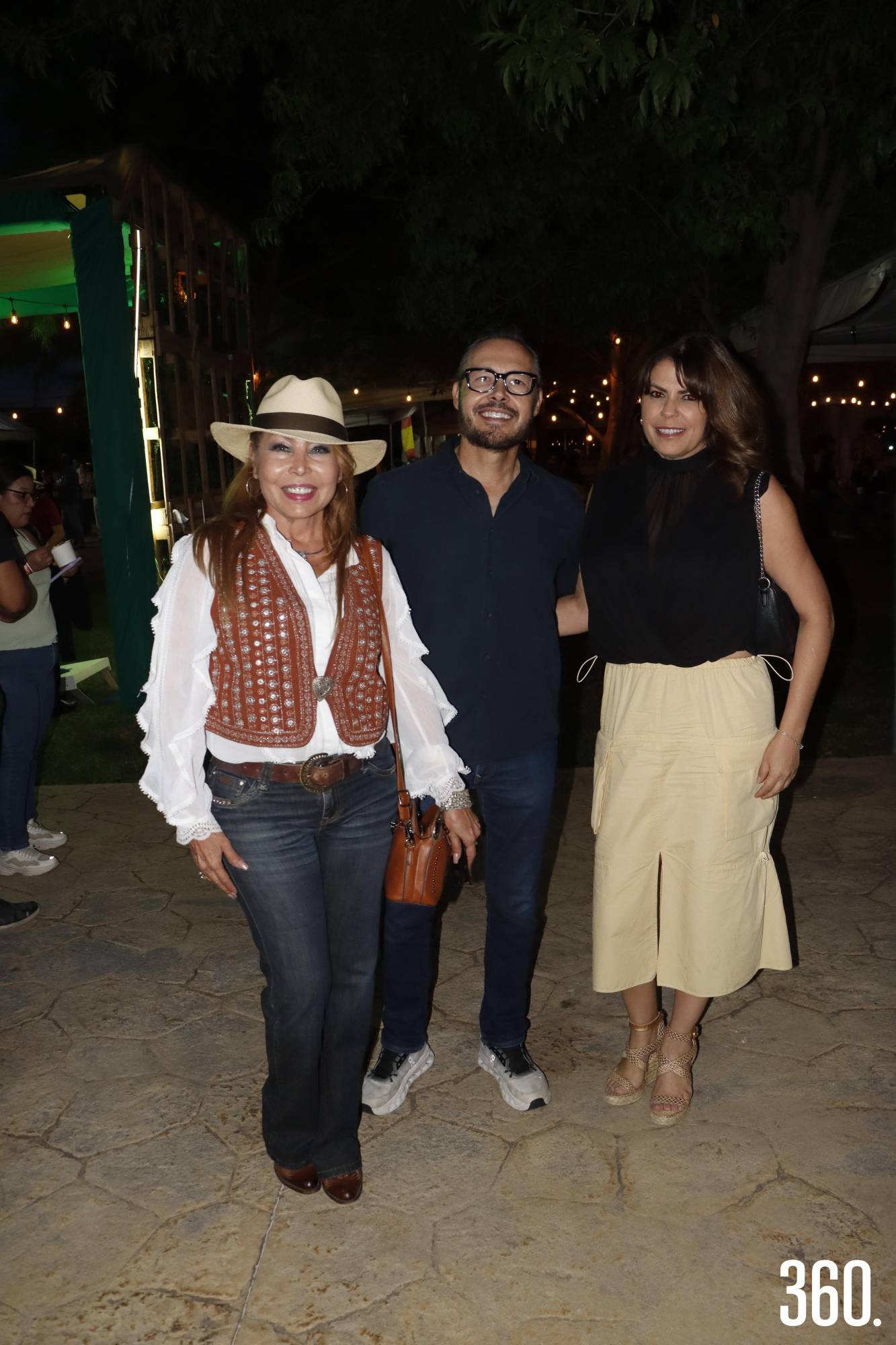 $!Diana y Jorge González, y Miryam Alfaro.