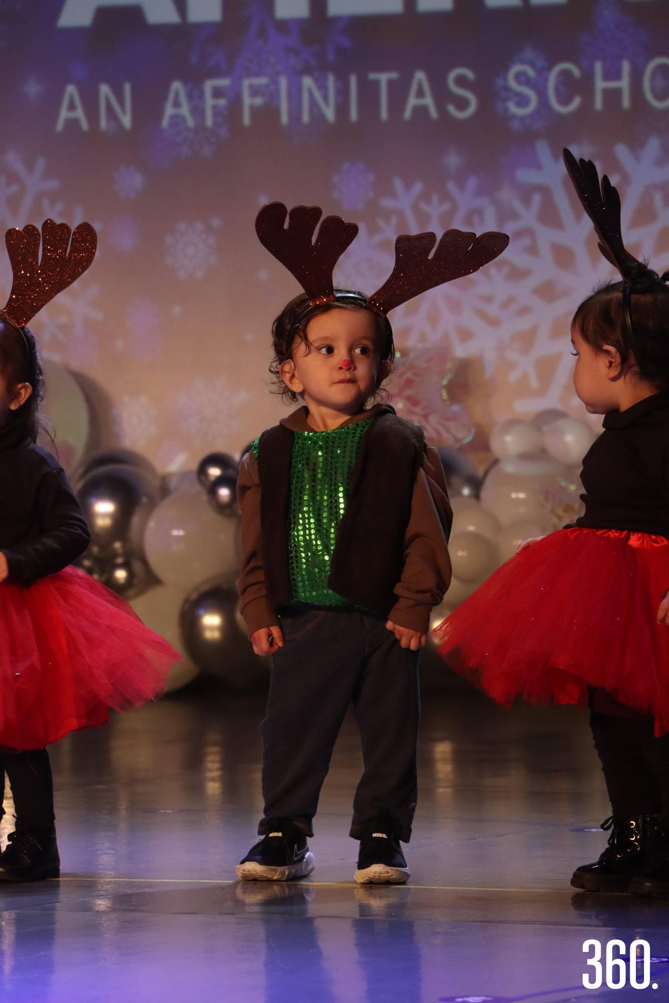 $!Un tierno renito conquista al público con su encanto festivo.