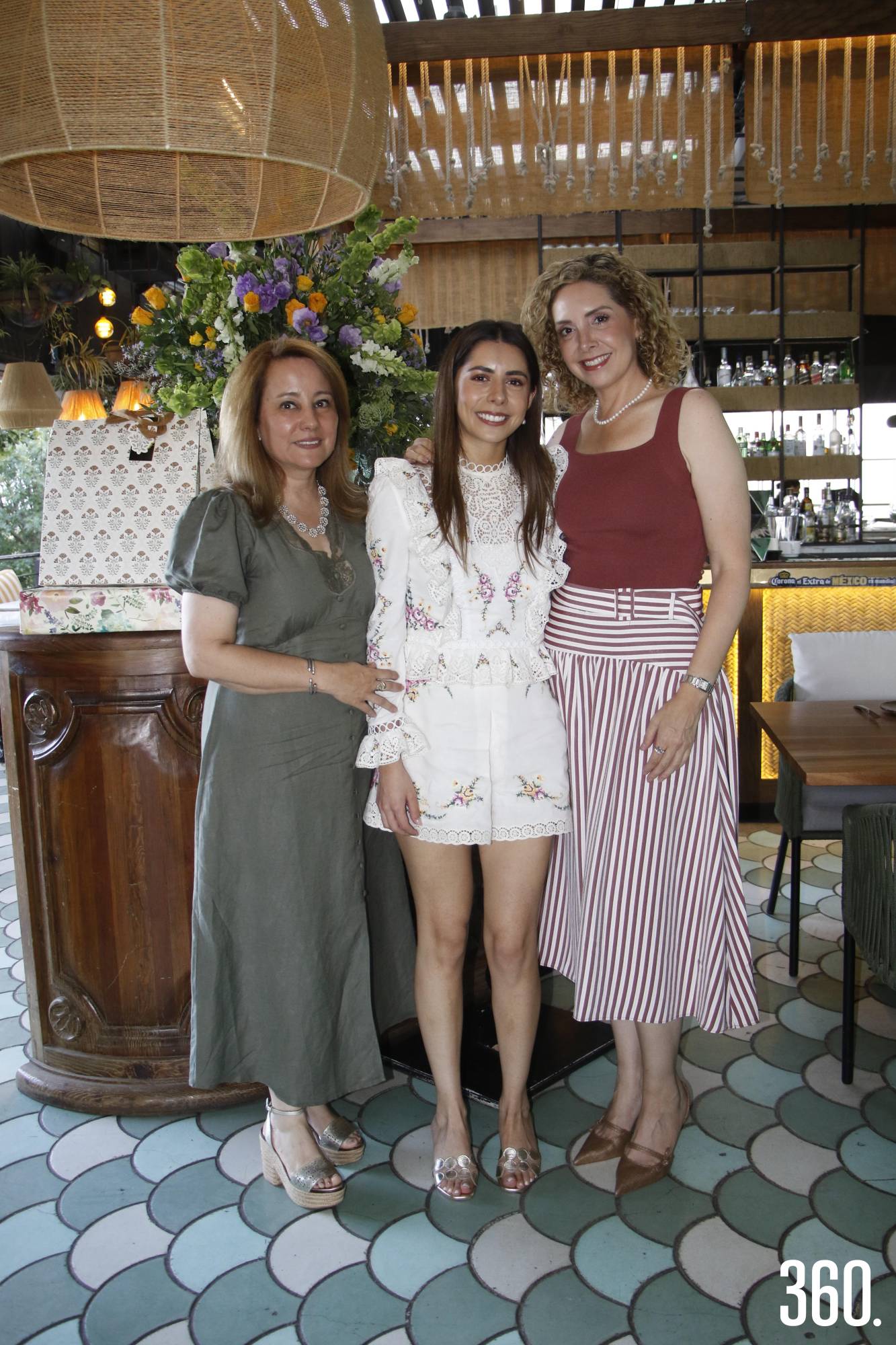 $!Gabriela con su suegra, Mini Blanco y su mamá Gabriela Zúñiga.