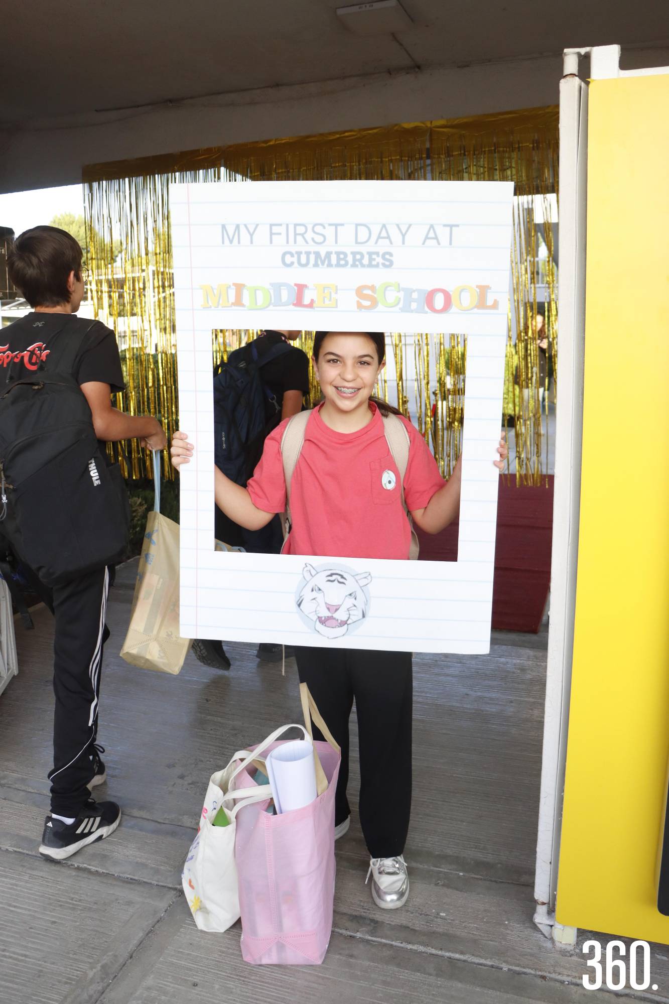 $!REGRESAN ESTUDIANTES A LAS AULAS
