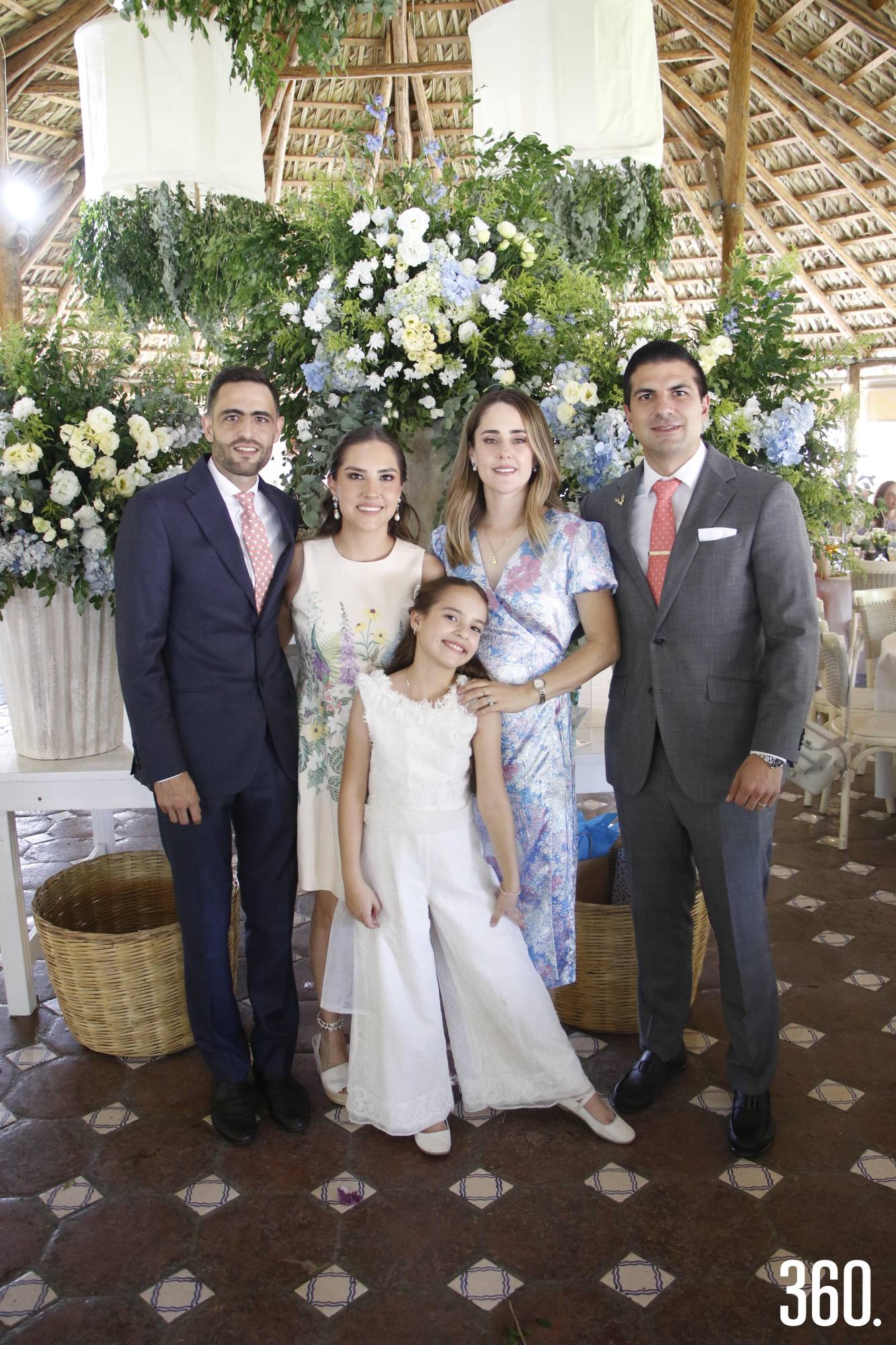 $!Ana Cecilia con sus padres, Eduardo de la Peña y Zaira Barrios y sus padrinos, Cristina Elizondo y Luis Horacio Salinas.