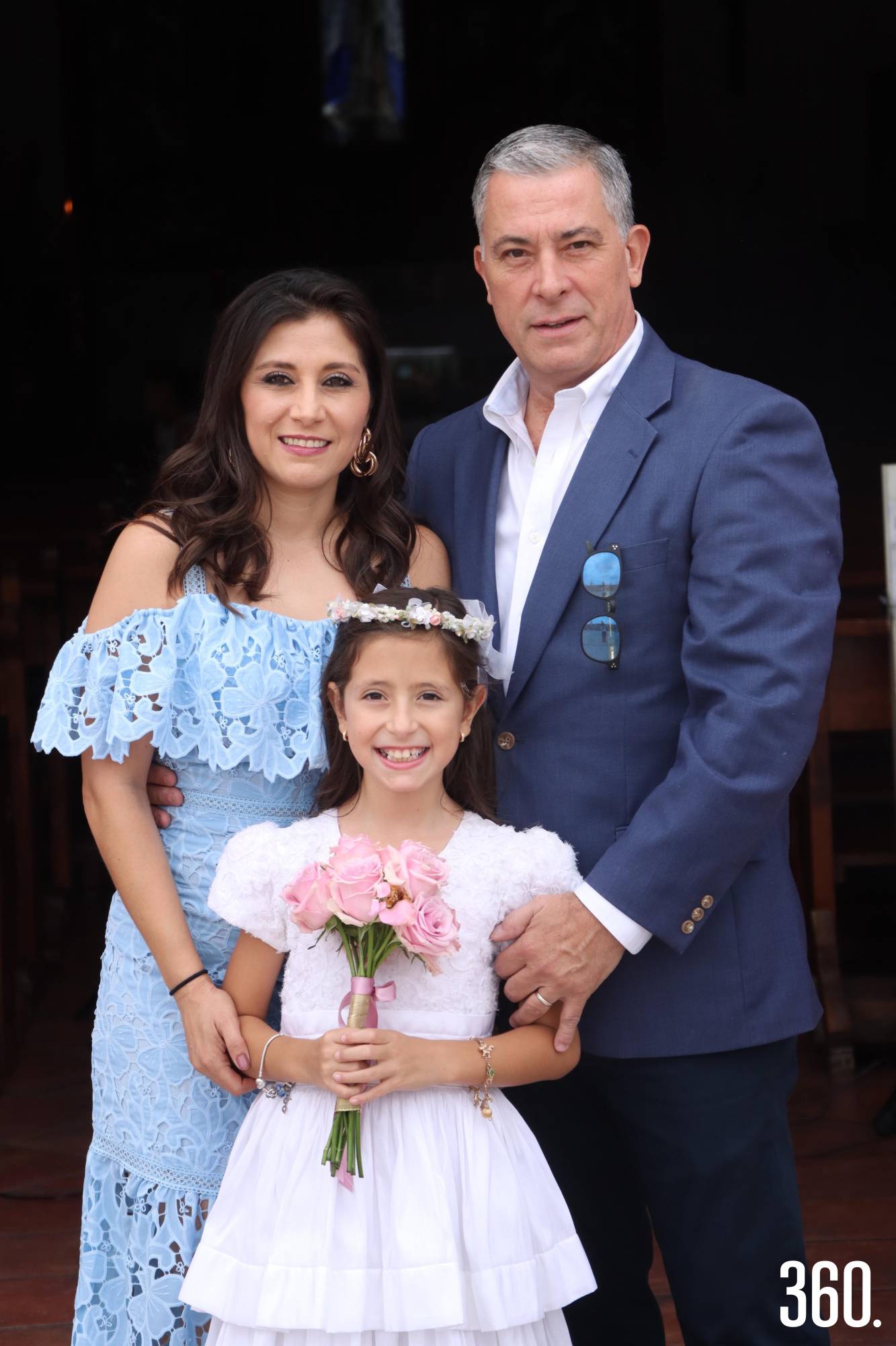 $!Isabella con sus padres, Berenice Riojas y Rodrigo Lara.