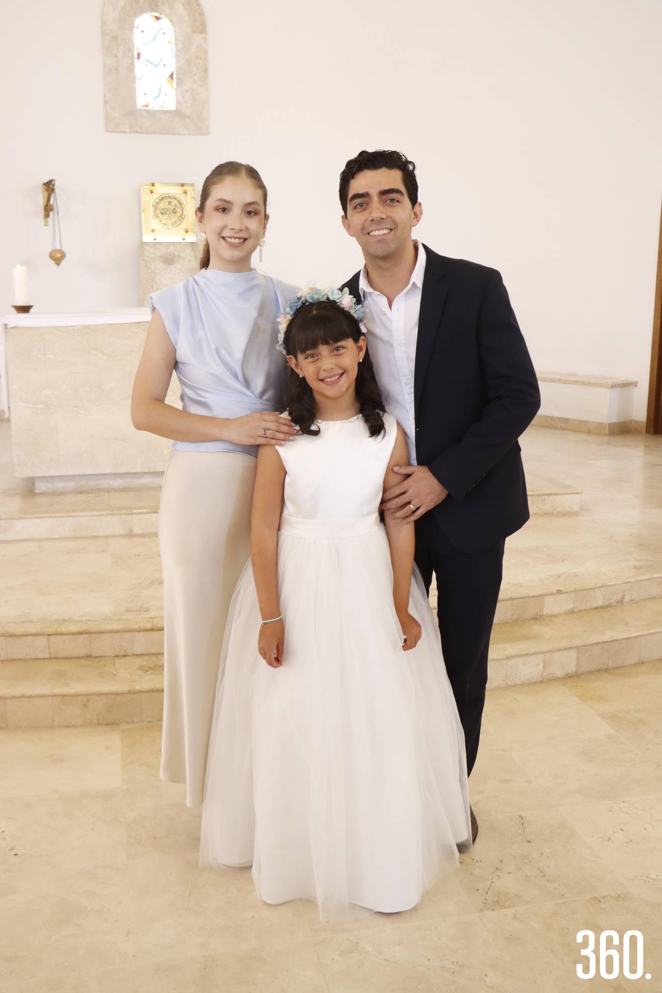 $!Jimena con sus padrinos, Melissa Canales y Fernando Yates.
