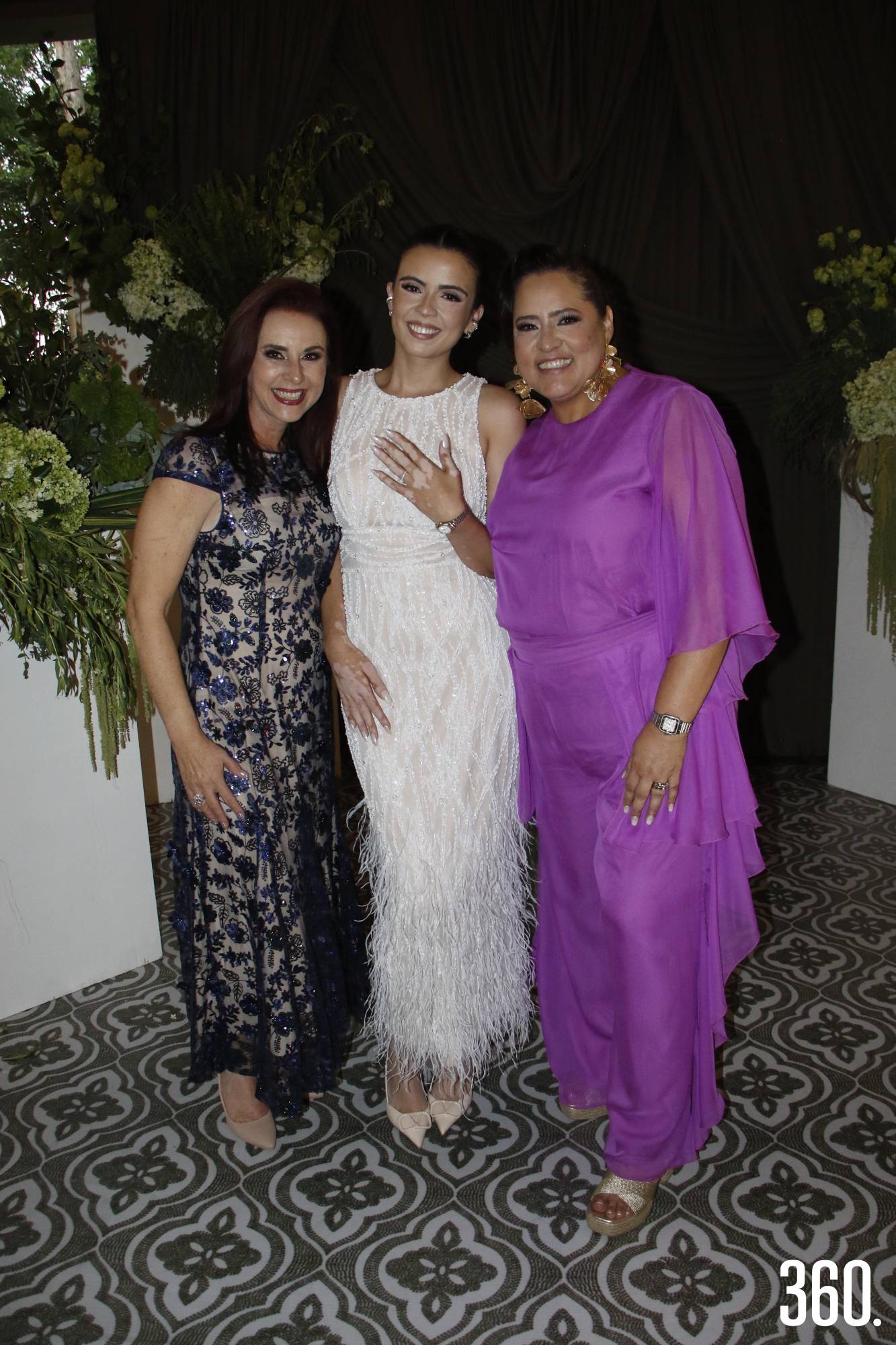 $!Bárbara con su mamá, Bárbara Salinas y su suegra, Marcela López.