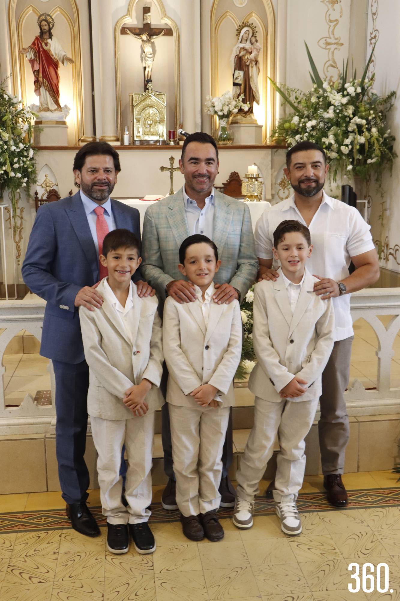 $!Alejandro Cruz con su ahijado Nicolás Leal, Juan Fernando Aguirre con su ahijado Daniel González, y César Orta con su ahijado, Rafael Villarreal.