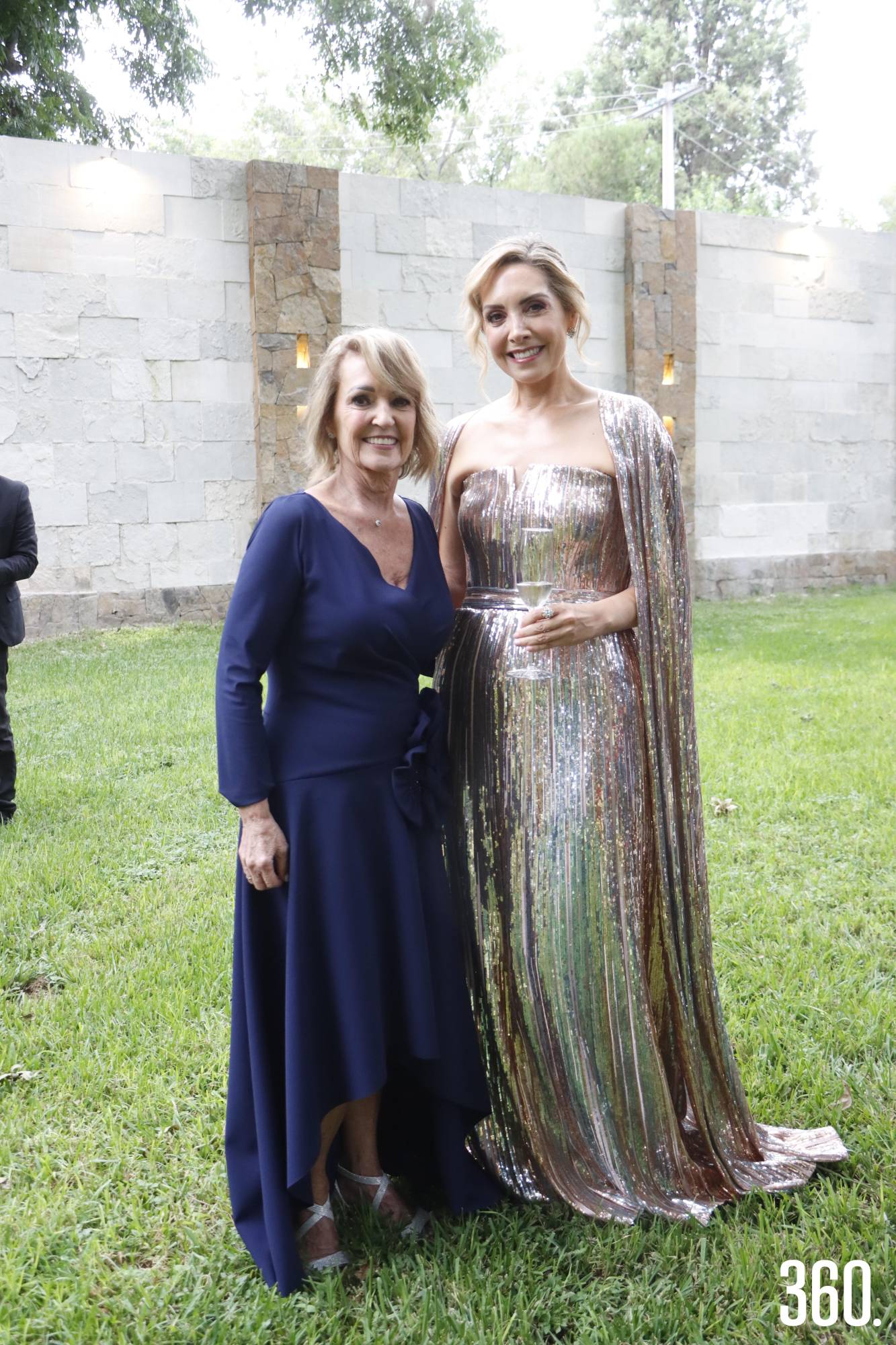 $!Nanis Elizondo y Gabriela Zúñiga, madre de la novia.