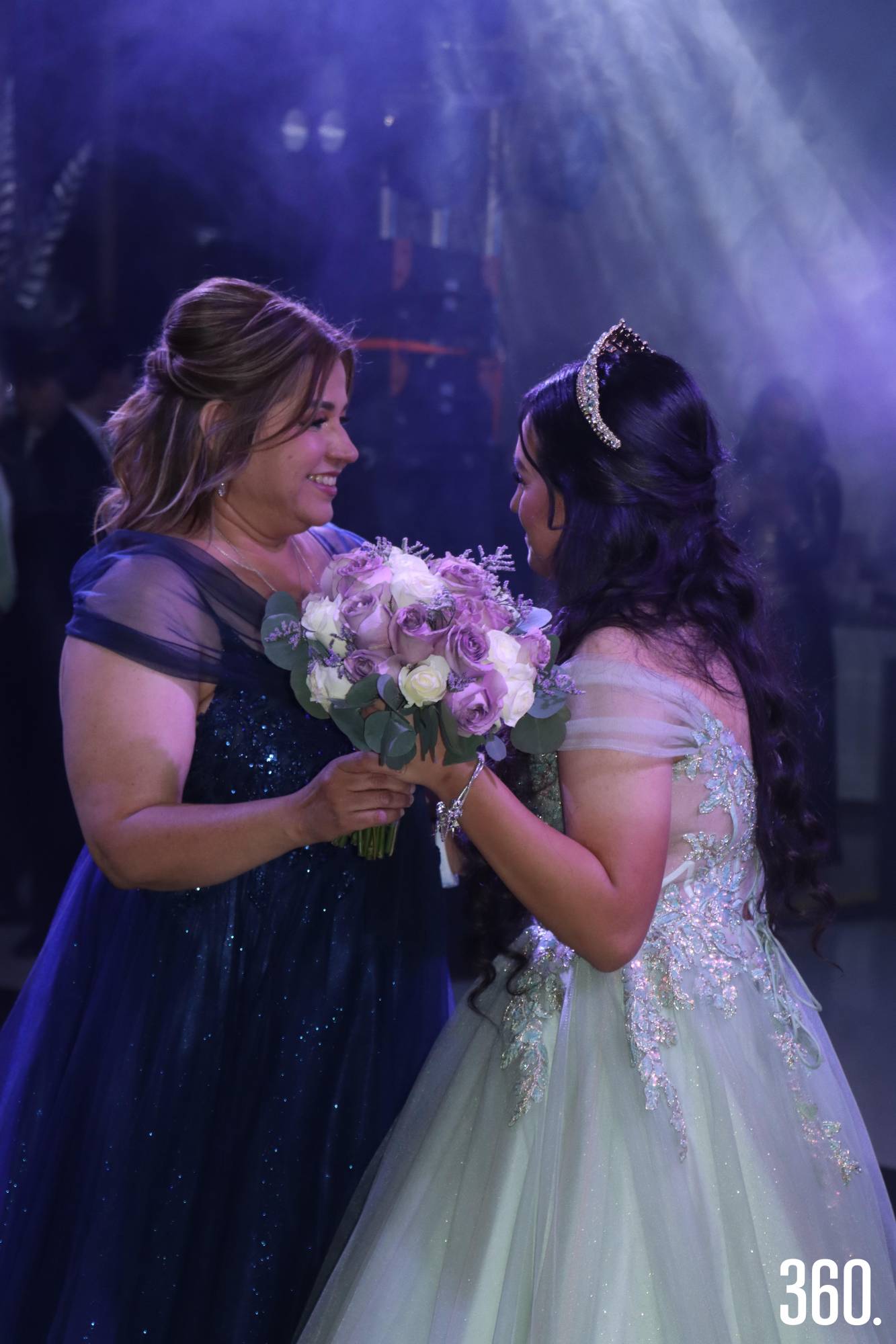 $!Miranda bailando el vals con su madre, Diana Irina Rodríguez.