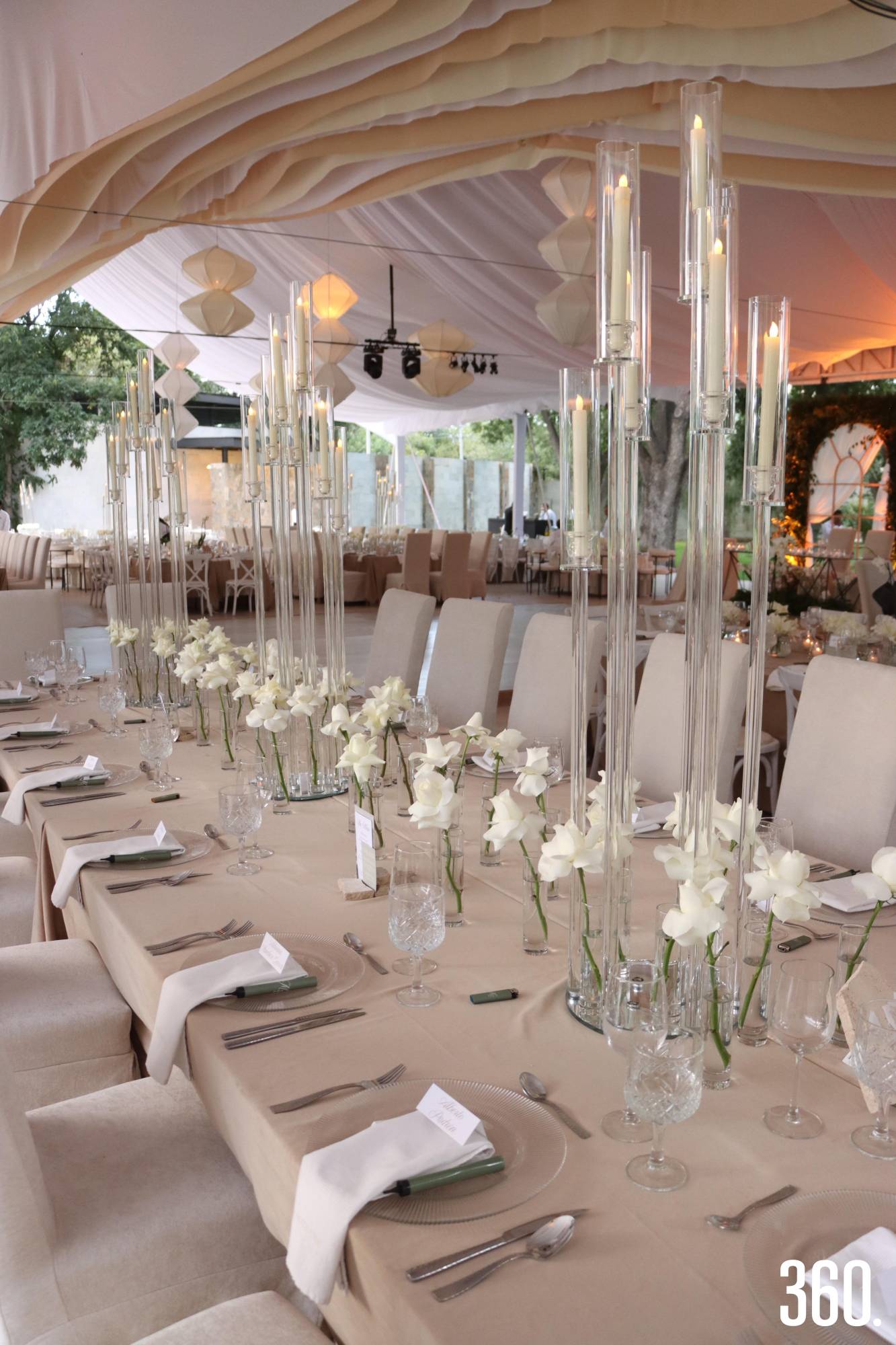 $!Decoraron en tonos blancos y beige.