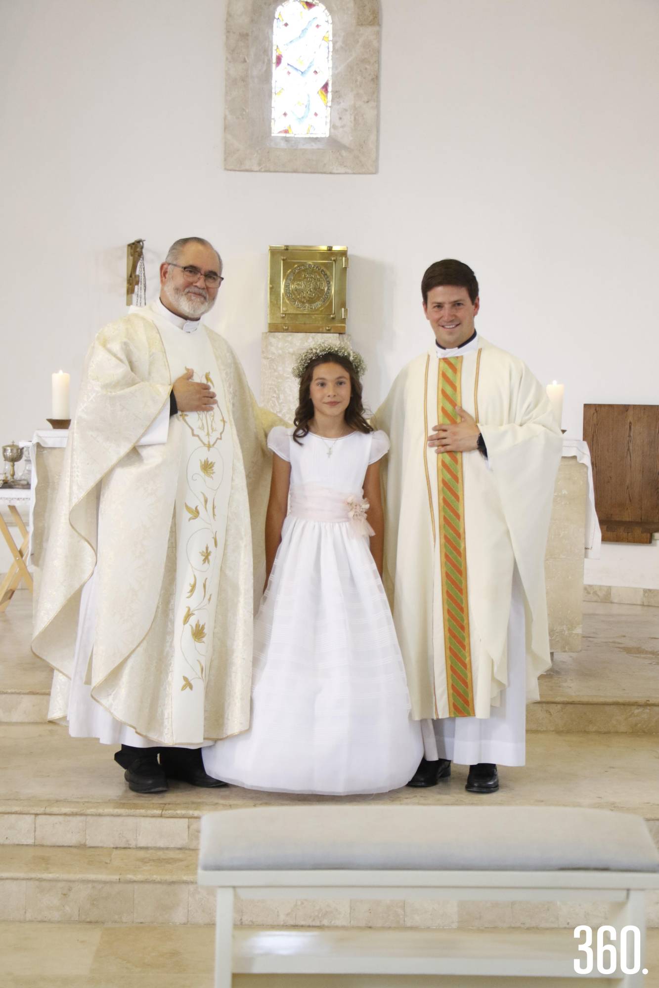 $!Sofía con el Padre Fernando Enrique Torres y el Padre Michel Errecart.