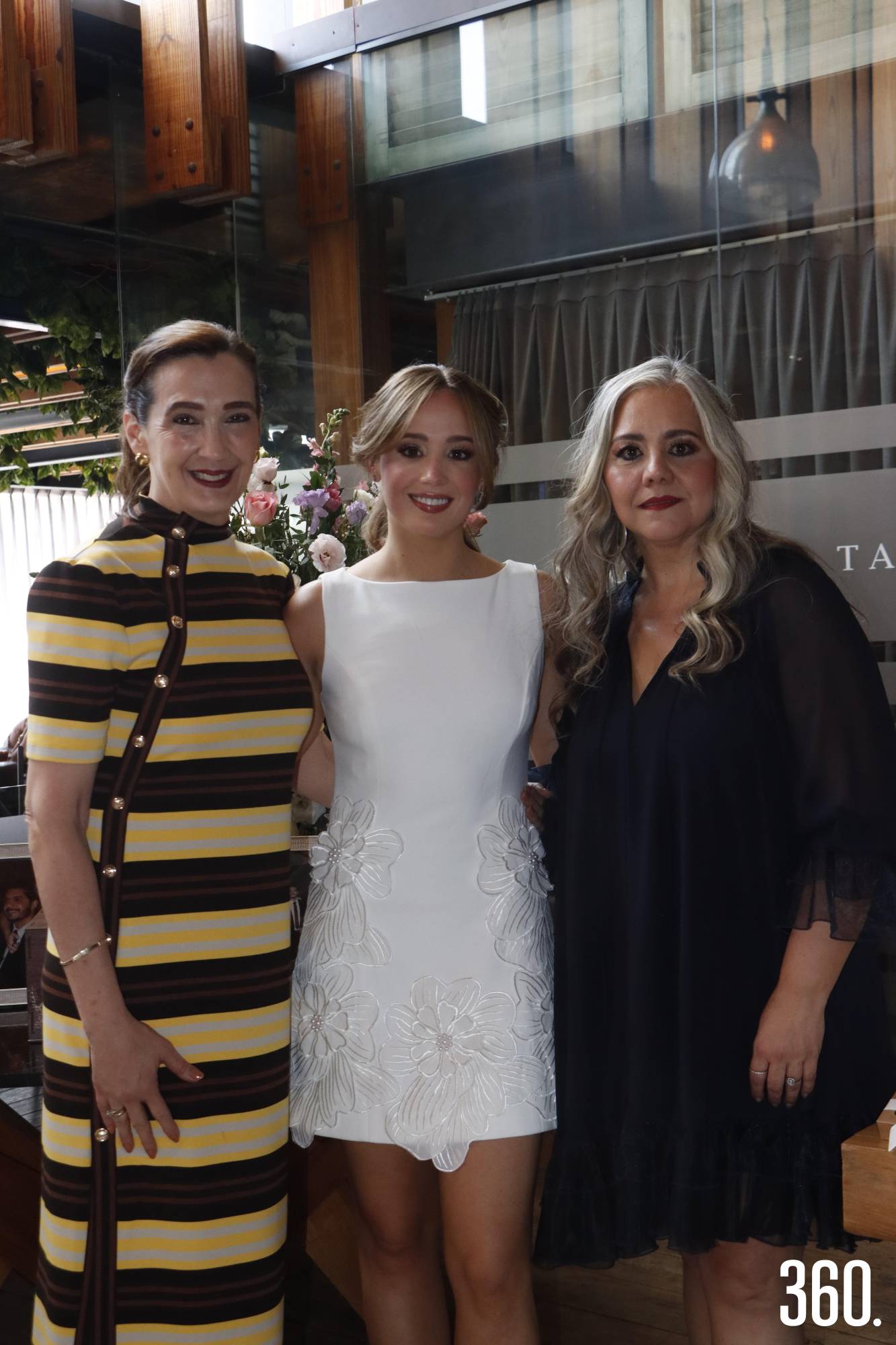 $!Michelle con su madre, Lupita Monarrez, y su suegra, Rebeca Saldaña.