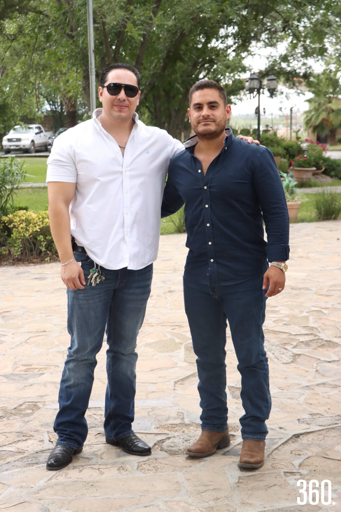 $!Carlos Flores con Gerardo Blanco, su cuñado.