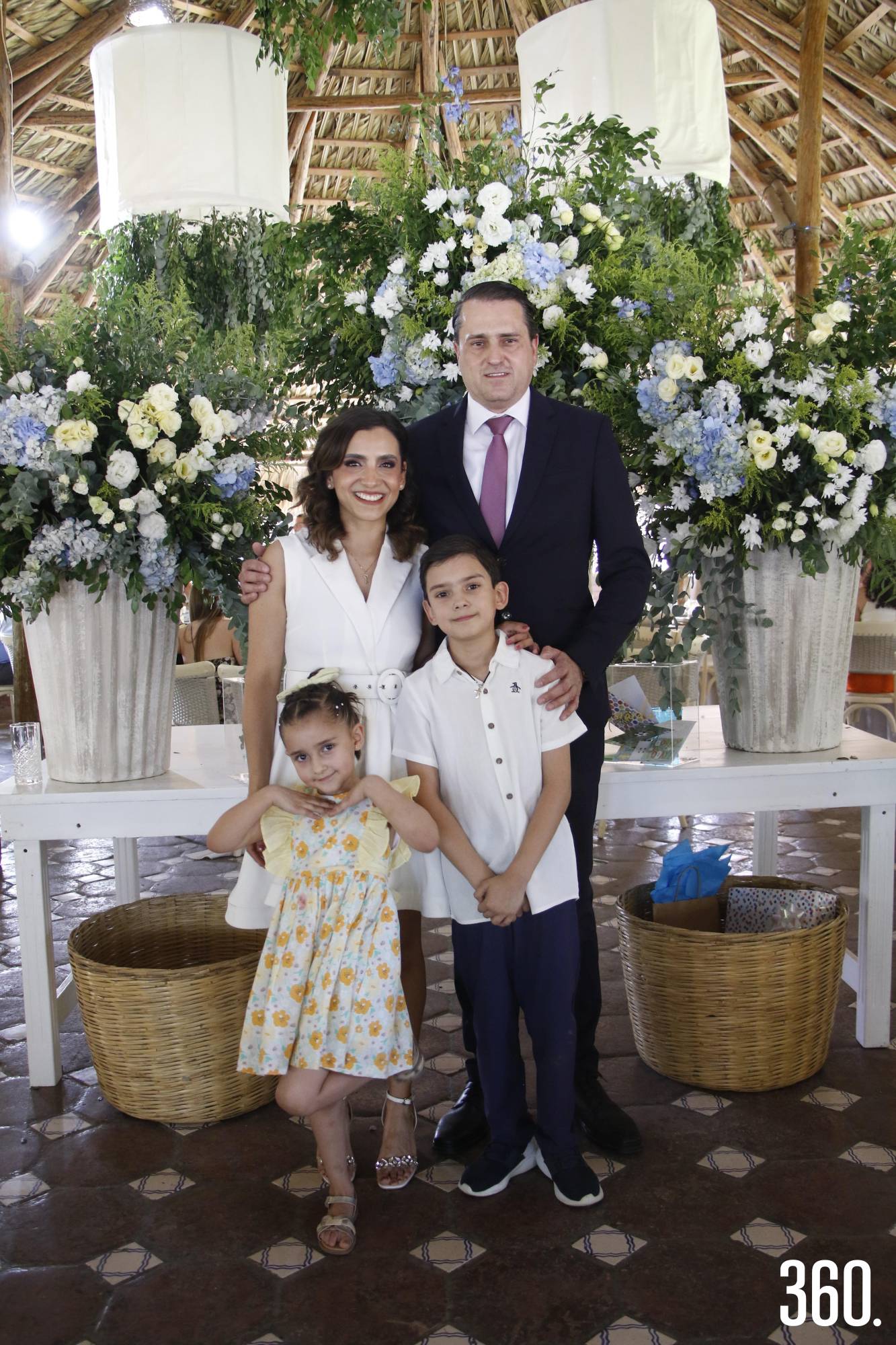 $!Gerardo con su hermana, Catalina Recio y sus papás, Mónica Arce y Gerardo Recio.