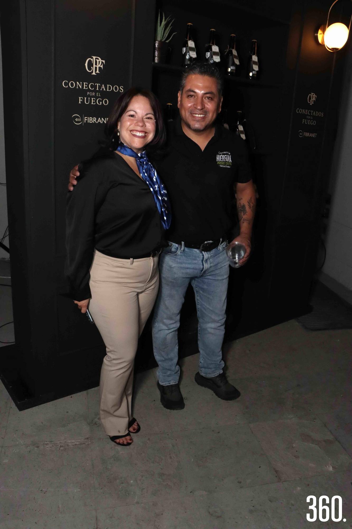 $!Zuri Victoria directora general de FIBRANET acompañada por Javier Flores de la Cervecería Huérfana.