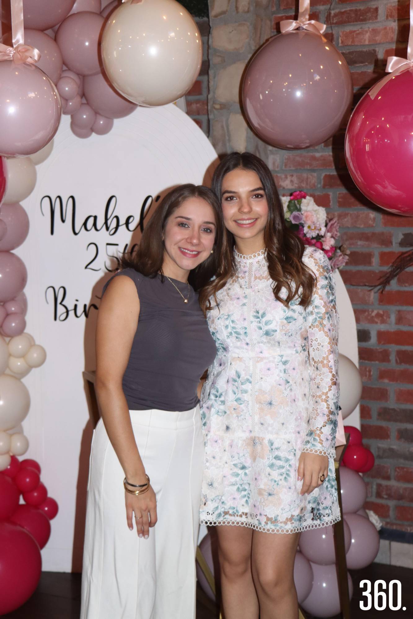 $!Mabel con Cecilia Fajardo.