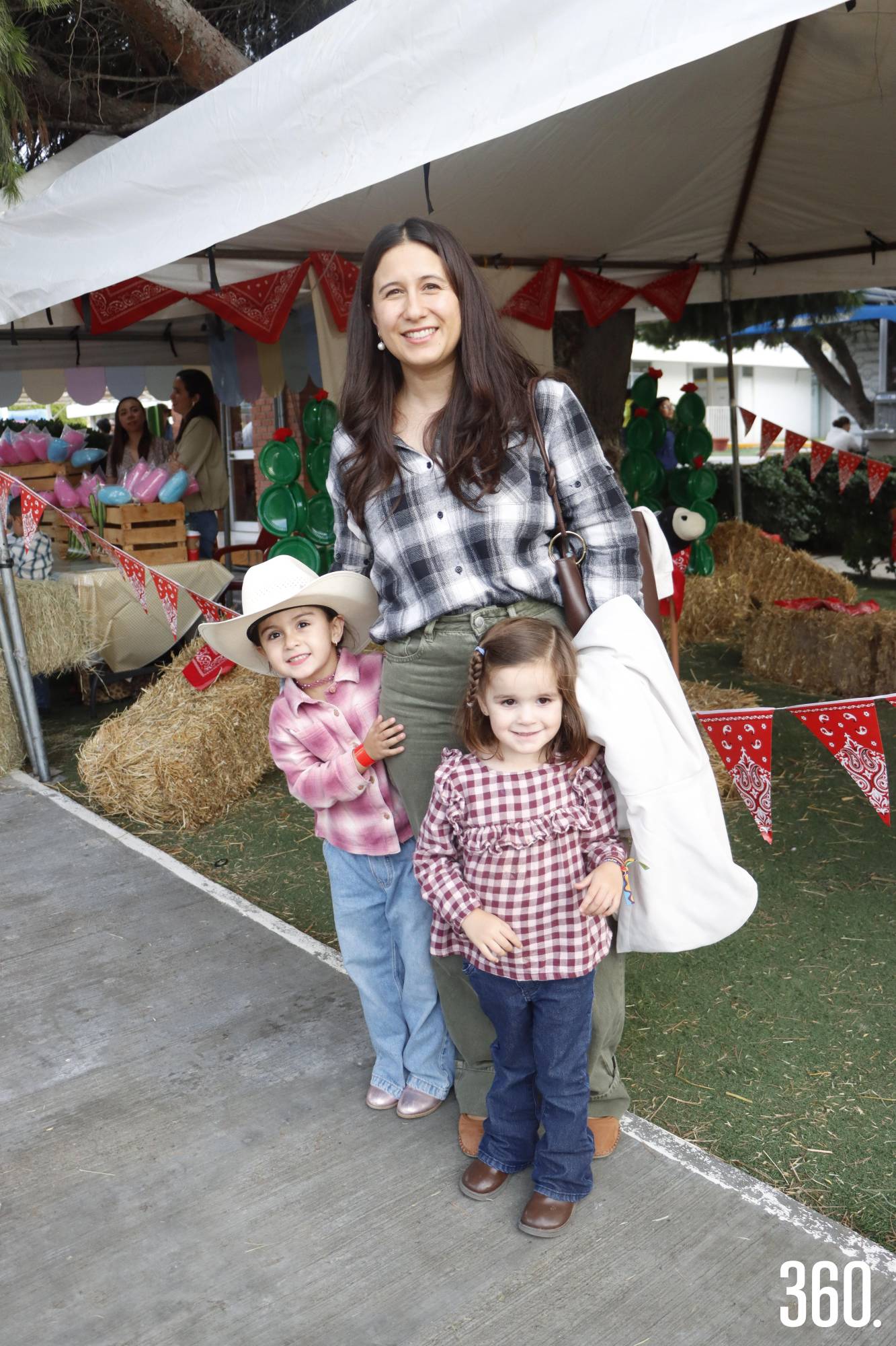 $!Maru Treviño, Eugenia y Paula Lozano.
