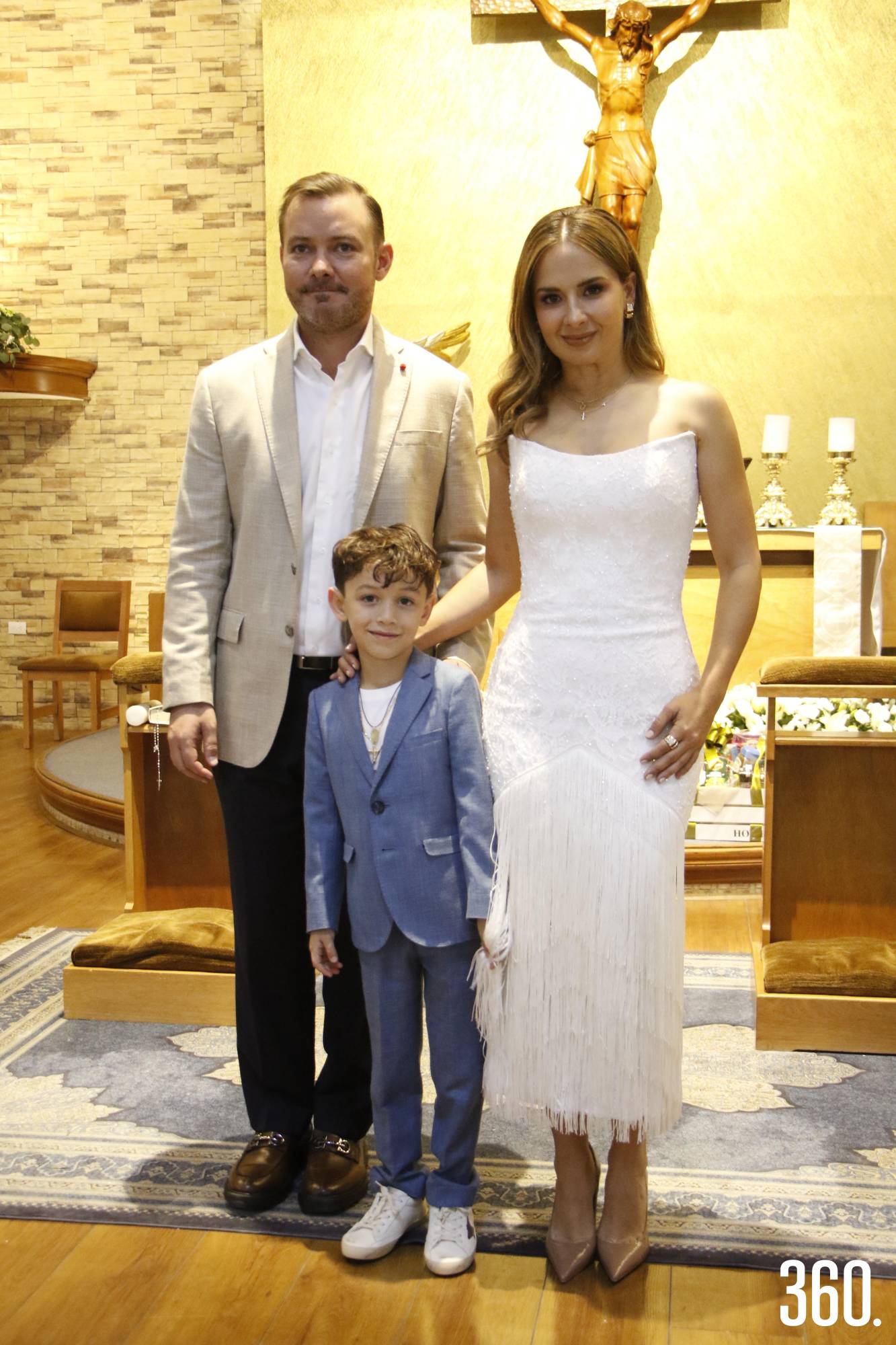 $!Raffaele con sus padrinos, José Carlos Robles y Gaby Montemayor.