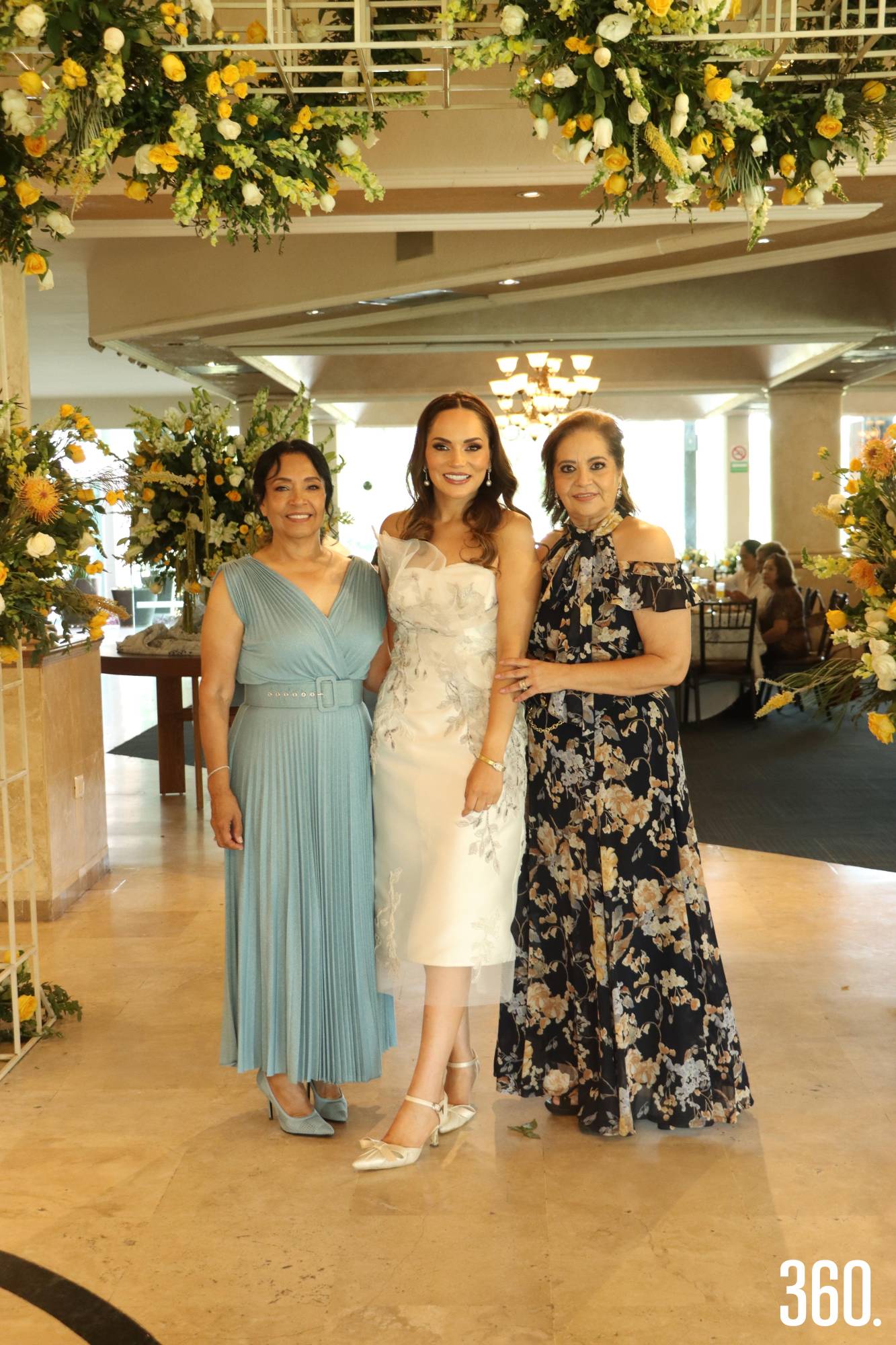 $!Lily con su suegra, Patricia Cornejo, y su mamá, Lily Melo de De las Fuentes.