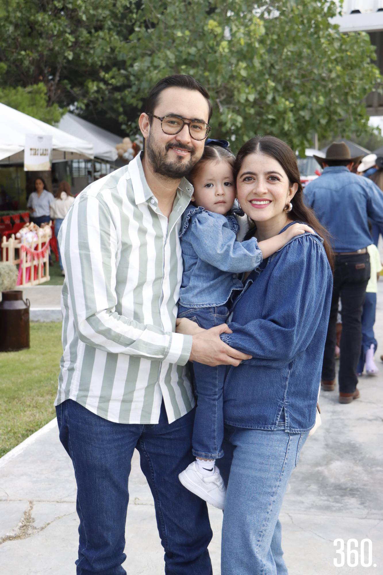 $!Mario y Elena Saldaña, y Andrea Elizondo.